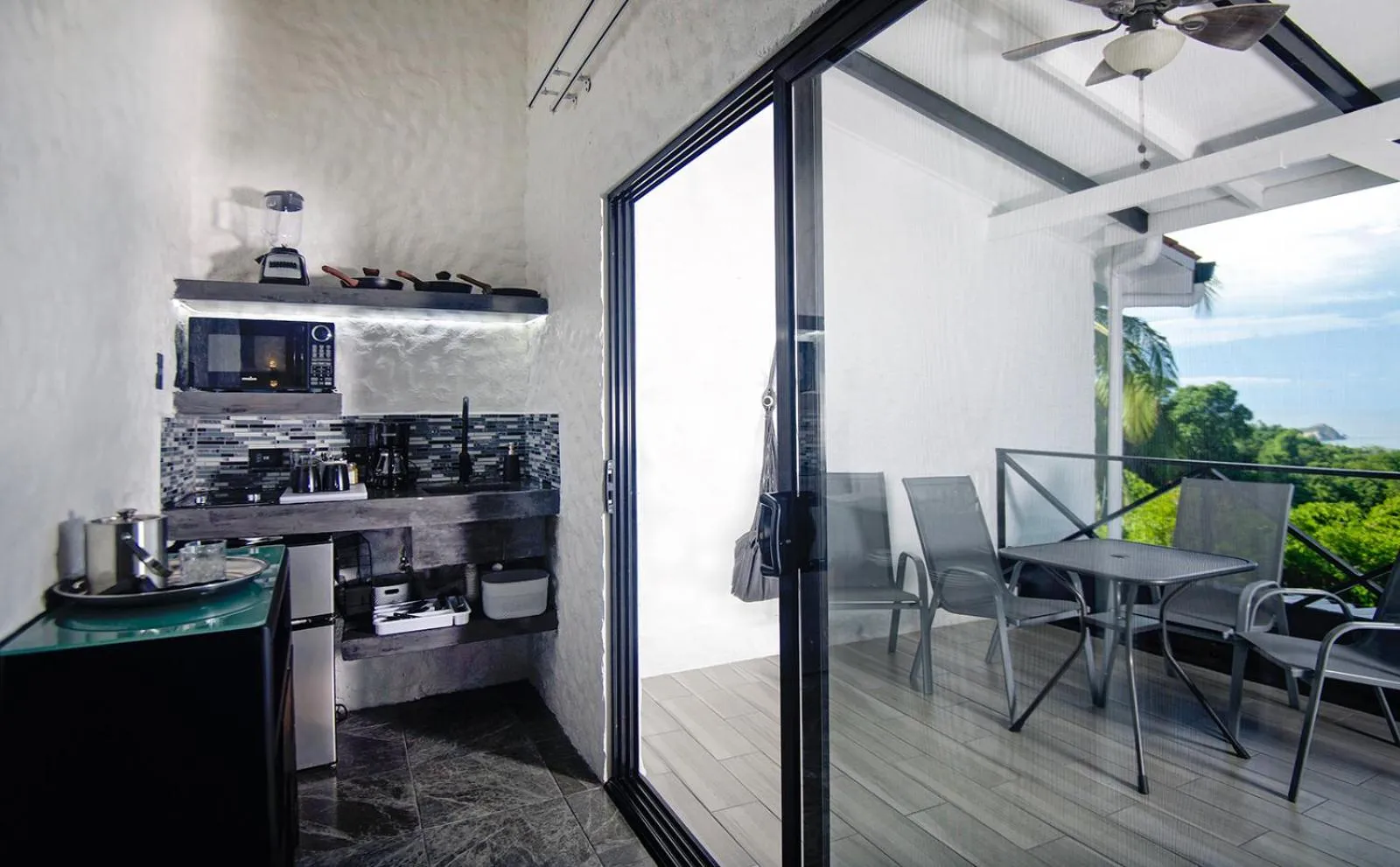 Kitchen or kitchenette in Villa Roca Boutique Resort & Suites - ADULT ONLY