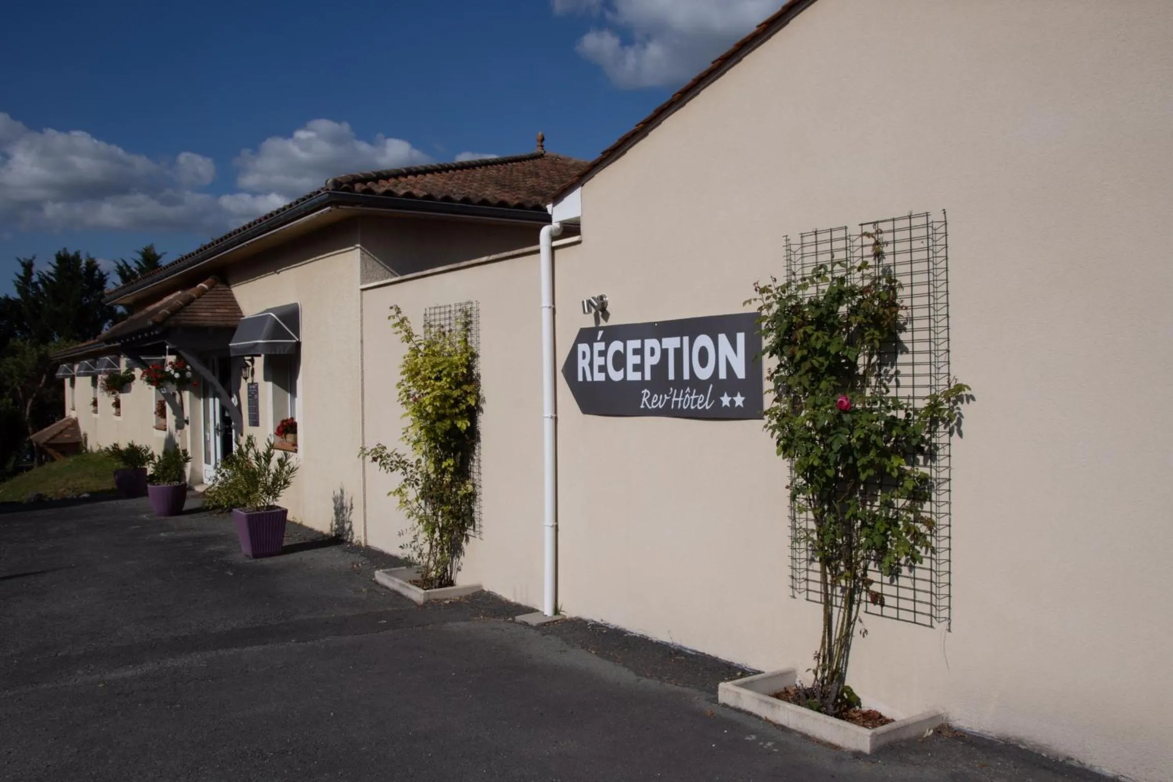Facade/entrance in Rev'hotel