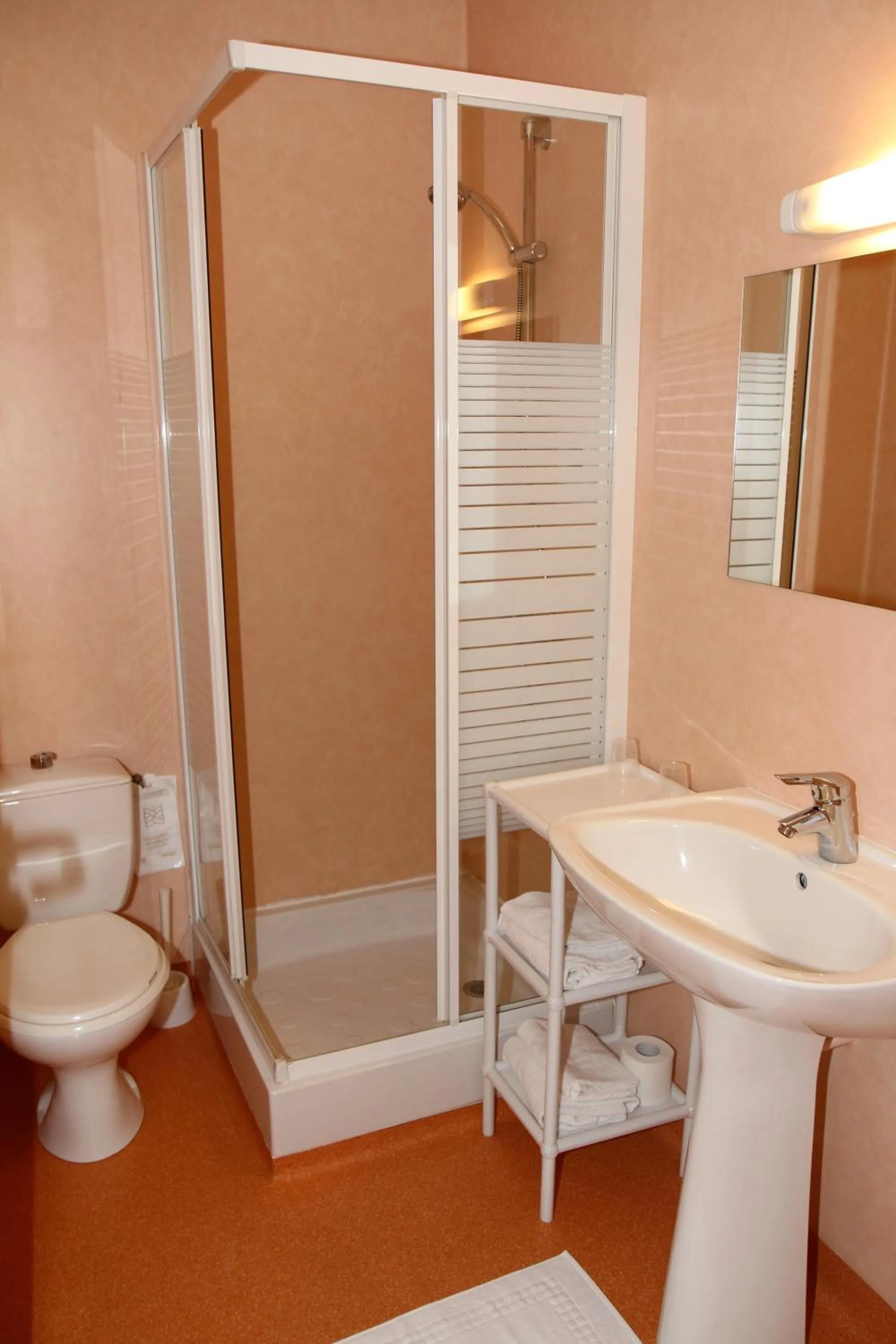 Bathroom in Rev'hotel