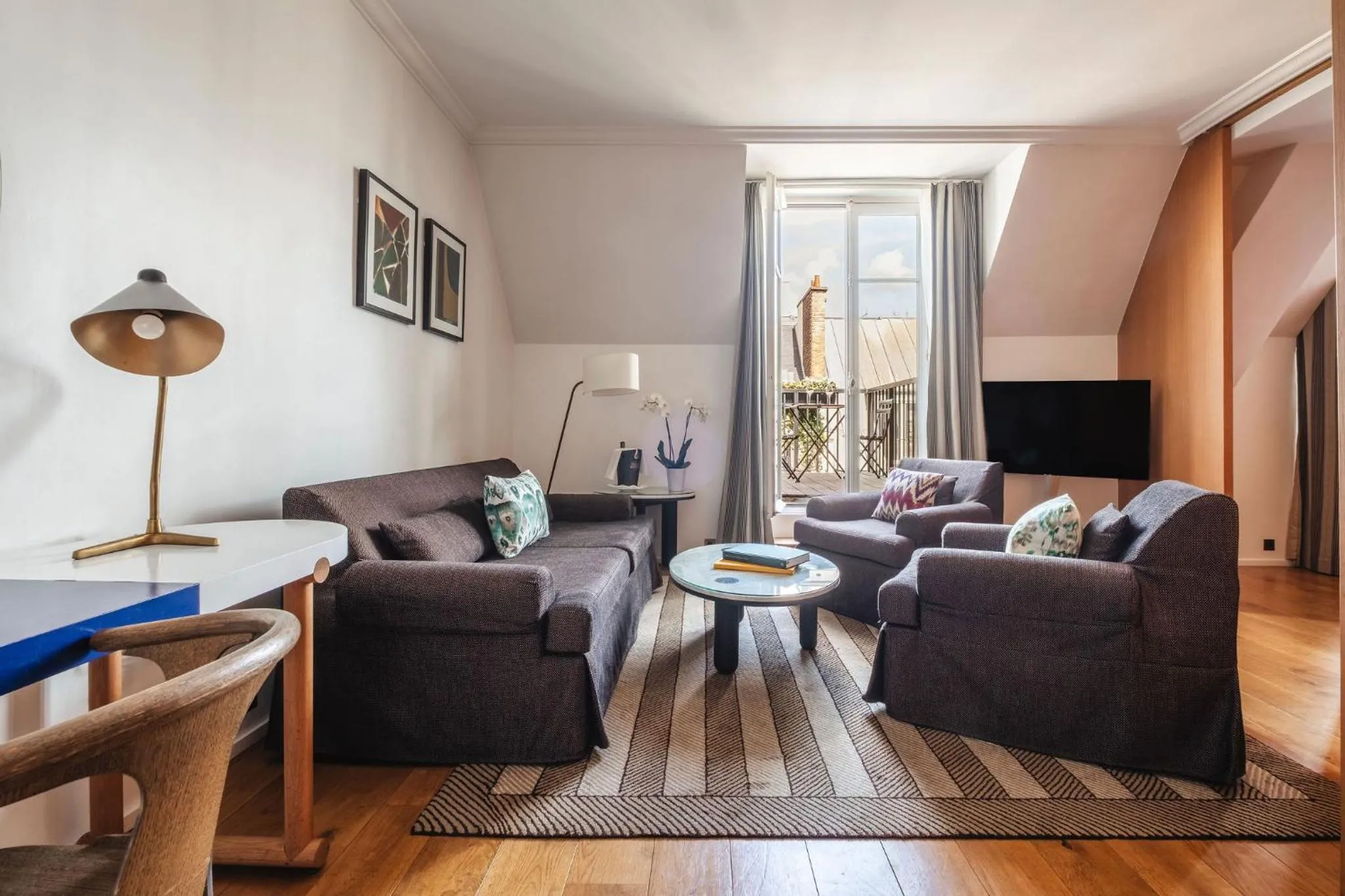 Living room in Hôtel Vernet Champs Elysées Paris