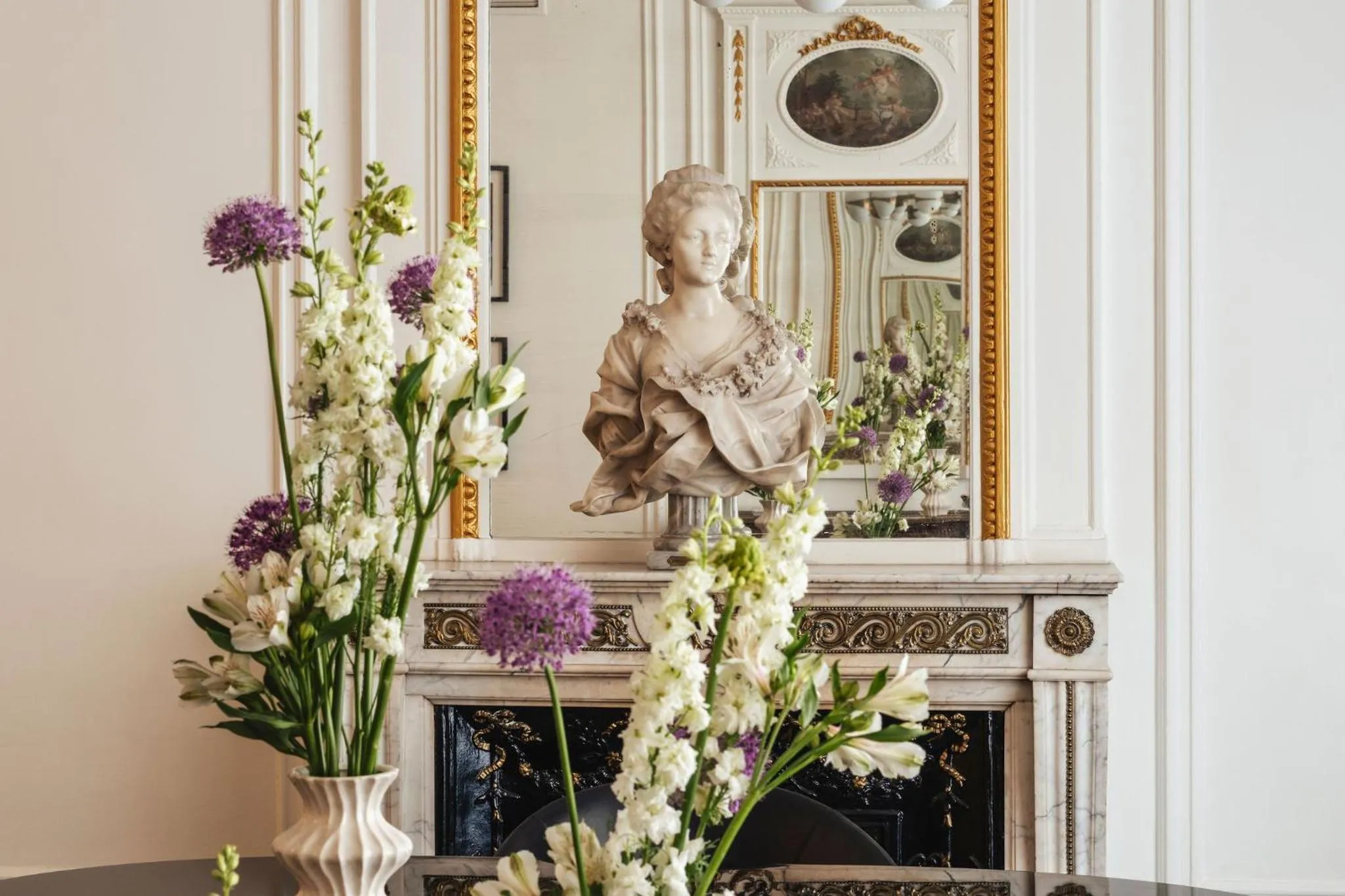Decorative detail in Hôtel Vernet Champs Elysées Paris