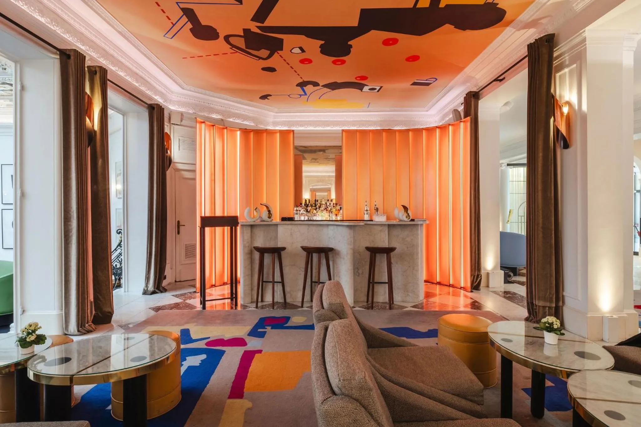 Lounge or bar in Hôtel Vernet Champs Elysées Paris