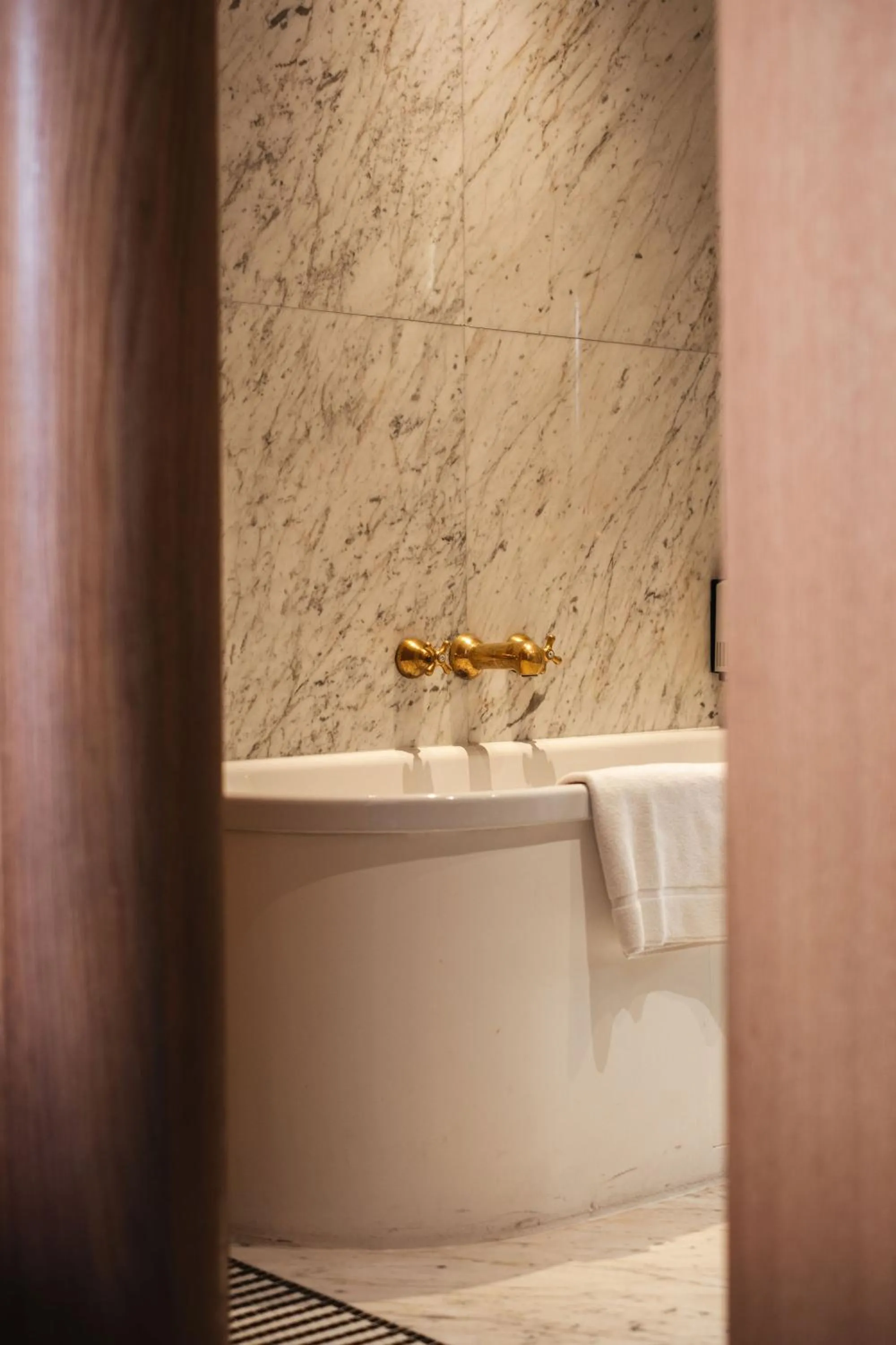 Bathroom in Hôtel Vernet Champs Elysées Paris