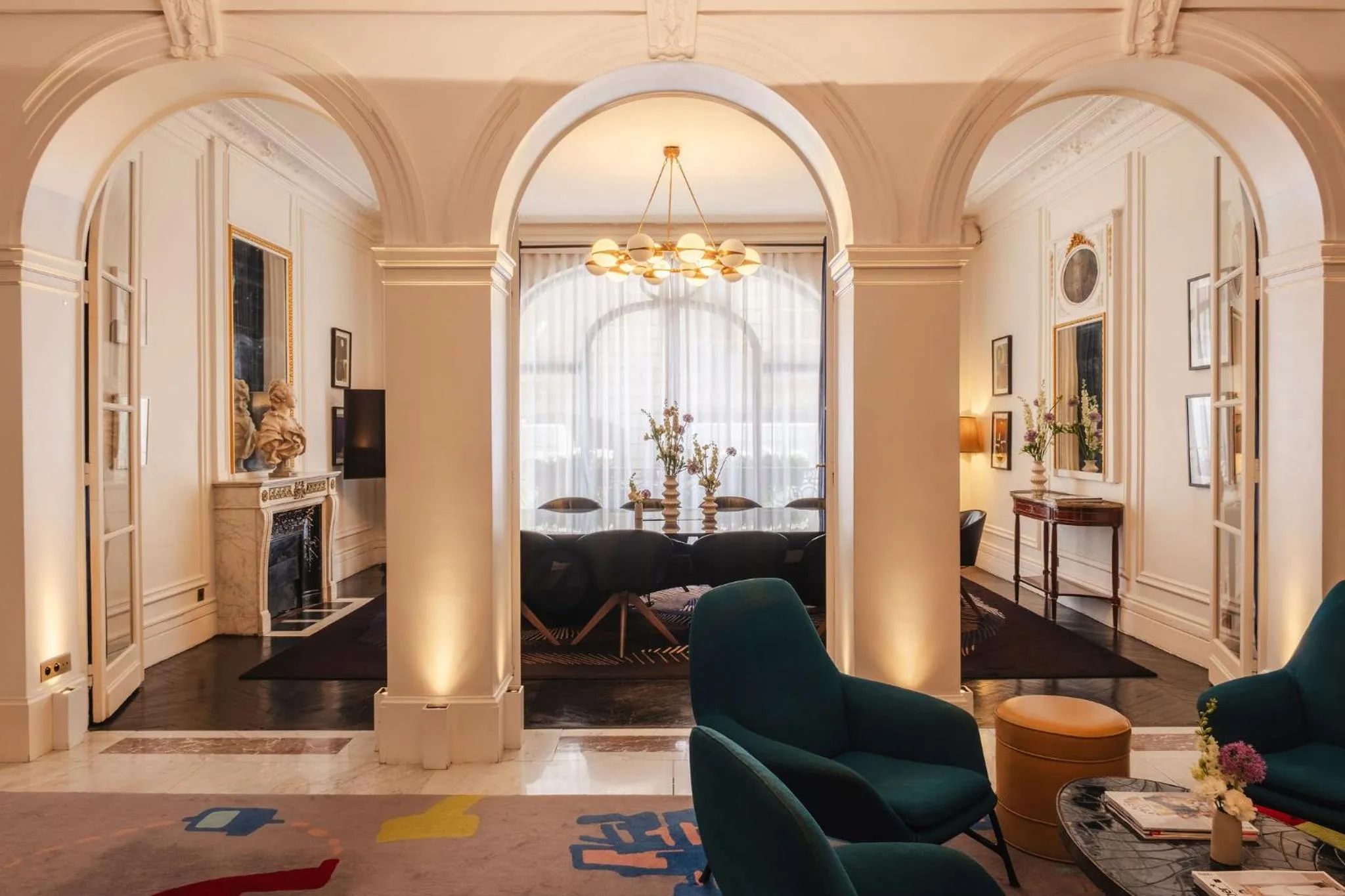 Property building in Hôtel Vernet Champs Elysées Paris