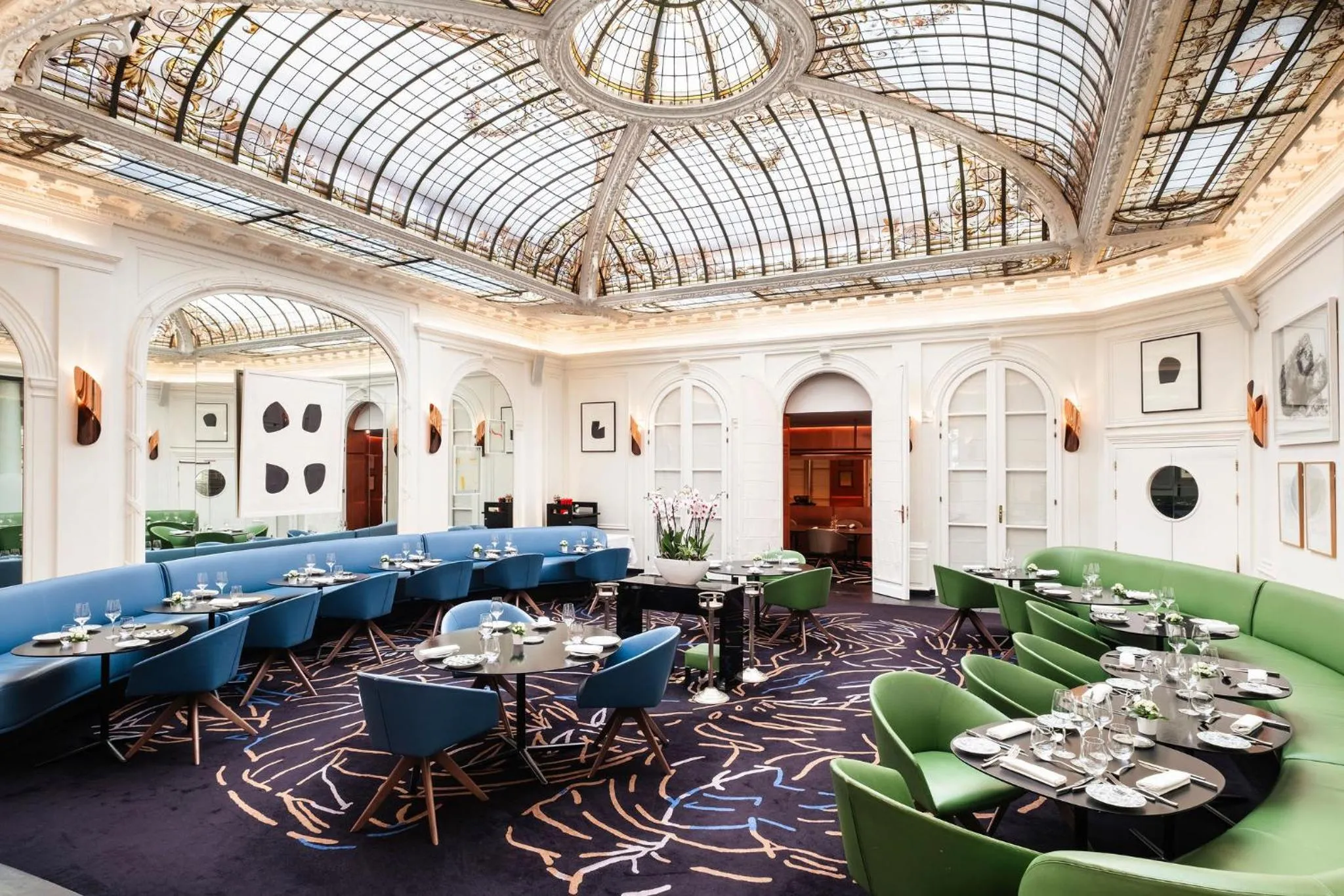 Restaurant/places to eat in Hôtel Vernet Champs Elysées Paris