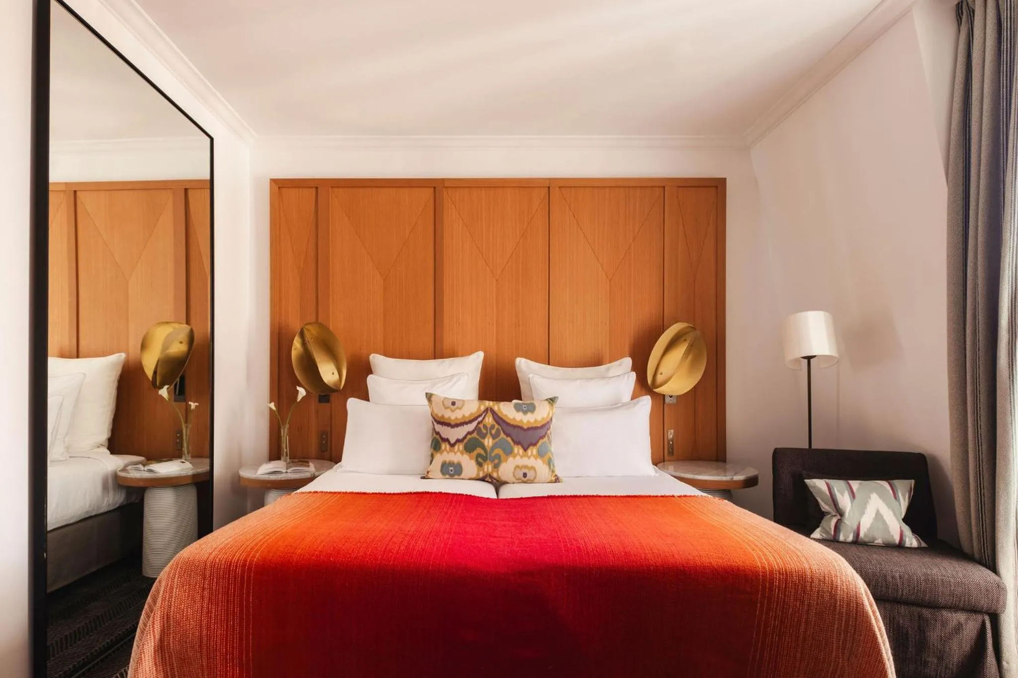 Bedroom, Bed in Hôtel Vernet Champs Elysées Paris