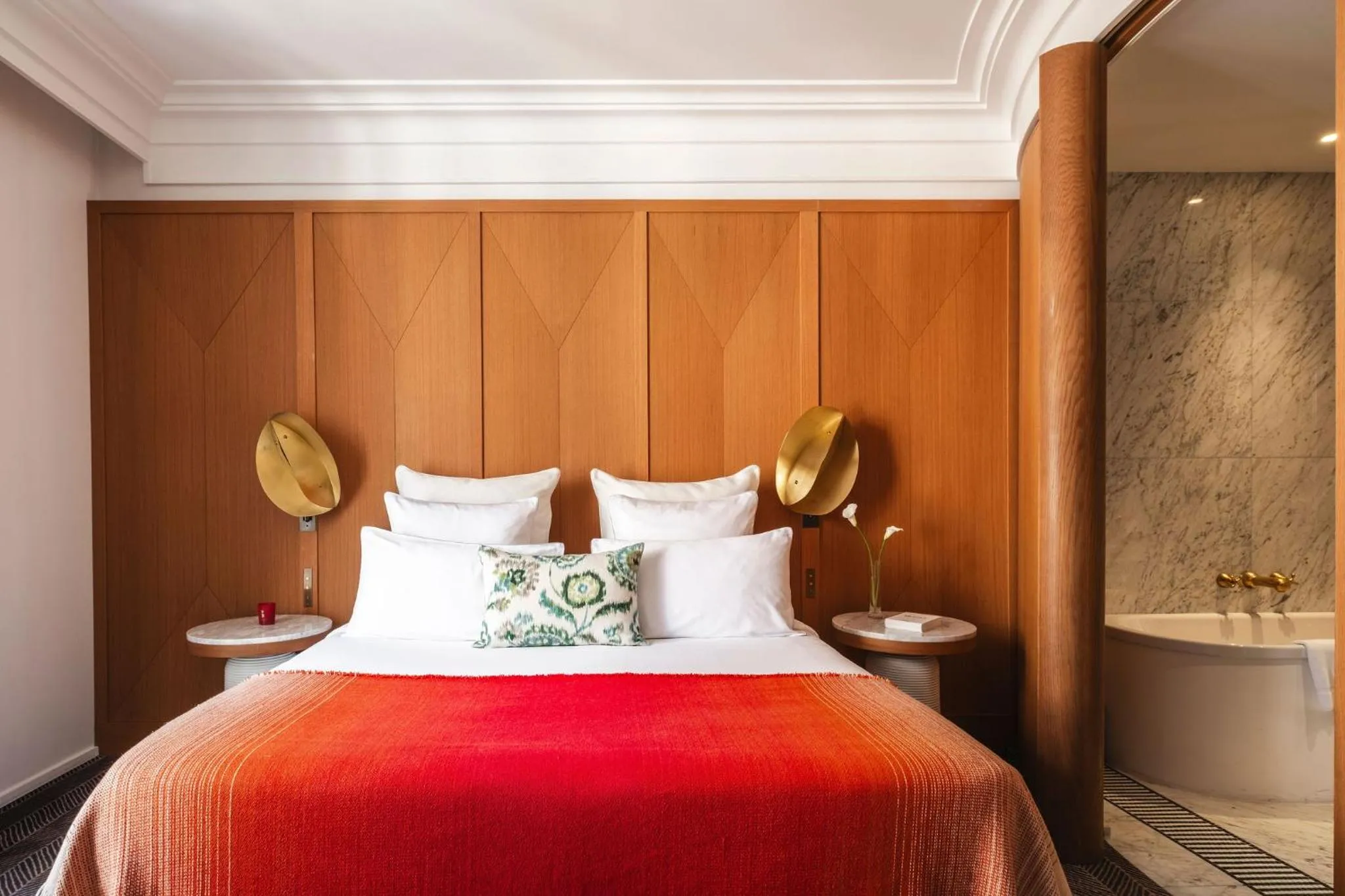 Bedroom, Bed in Hôtel Vernet Champs Elysées Paris