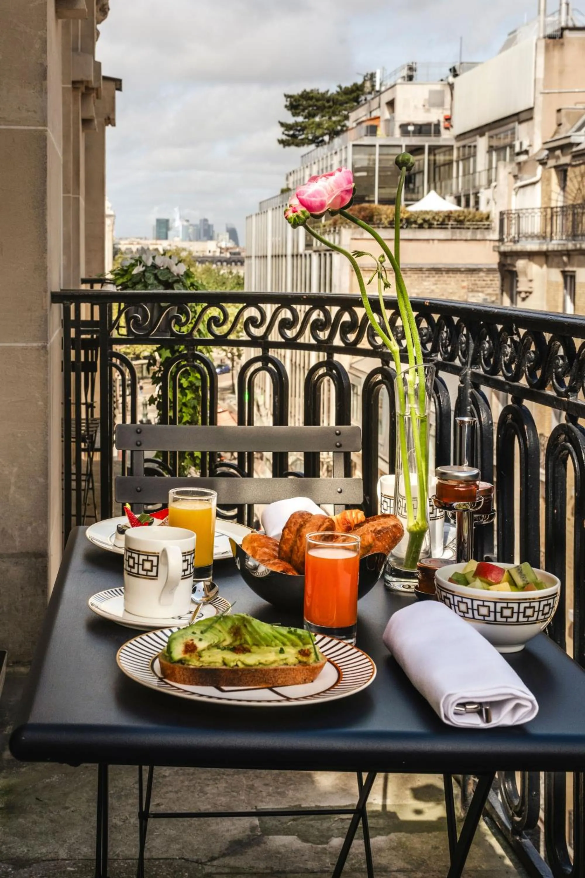 Balcony/Terrace in Hôtel Vernet Champs Elysées Paris