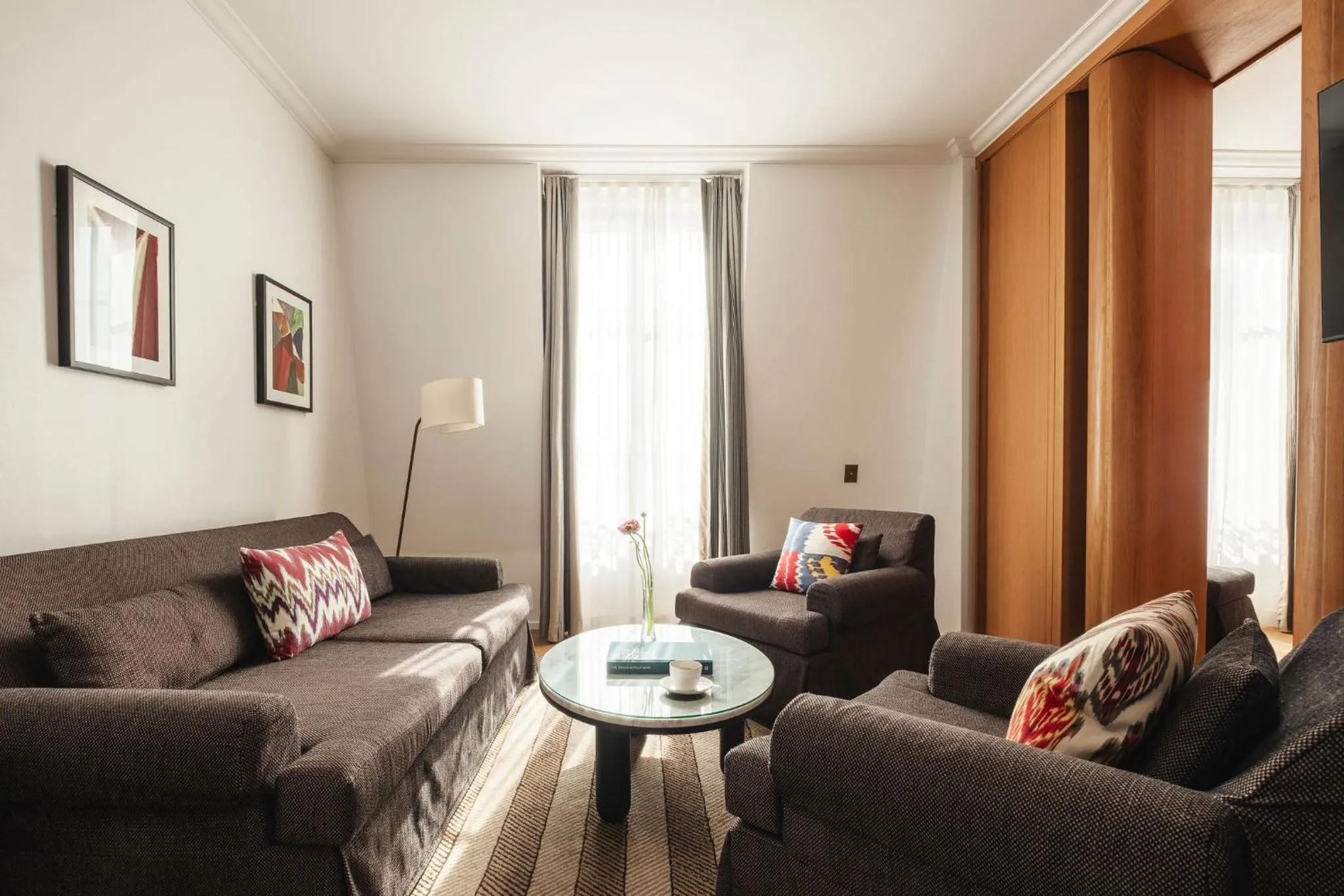 Seating area in Hôtel Vernet Champs Elysées Paris