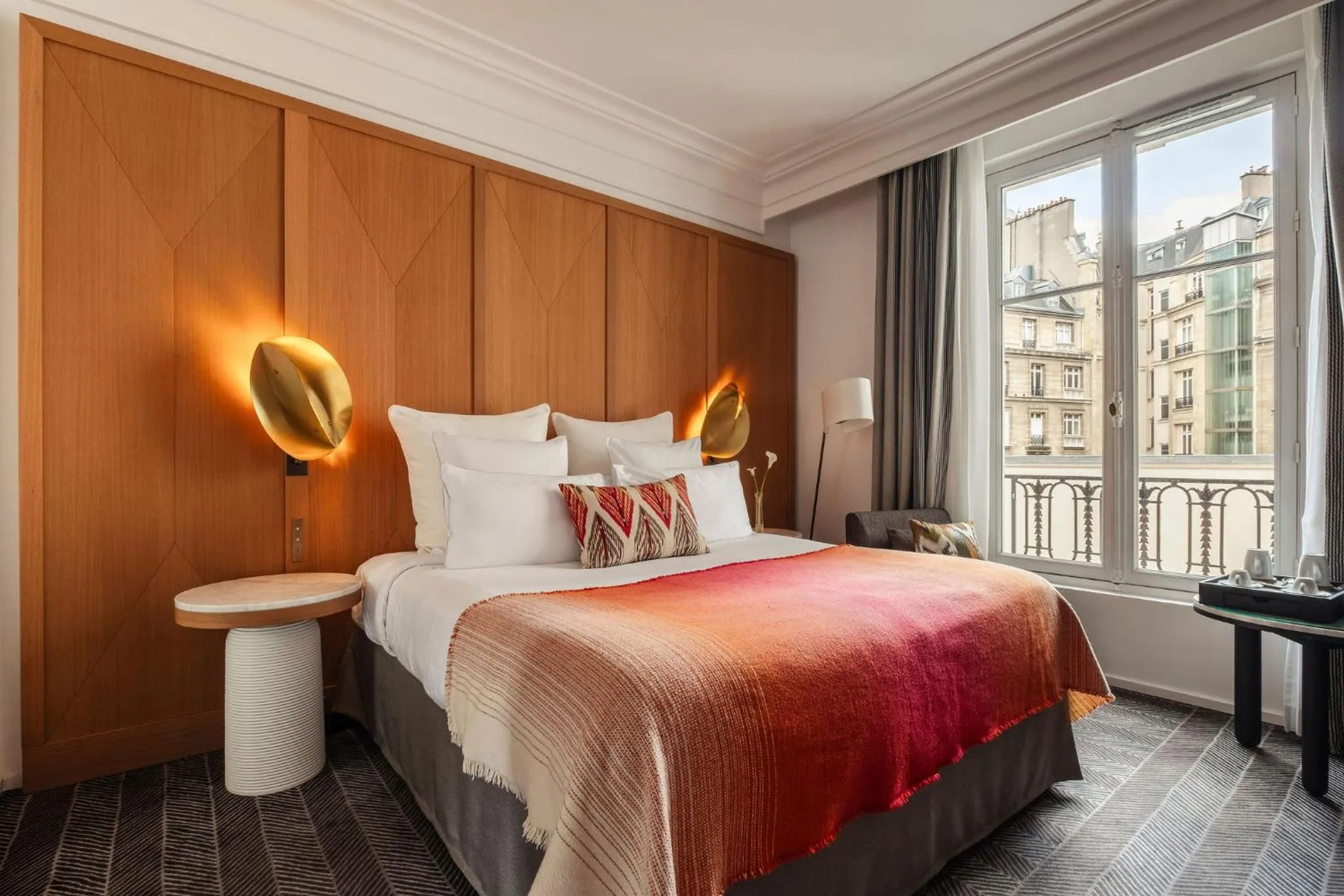 Bedroom, Bed in Hôtel Vernet Champs Elysées Paris