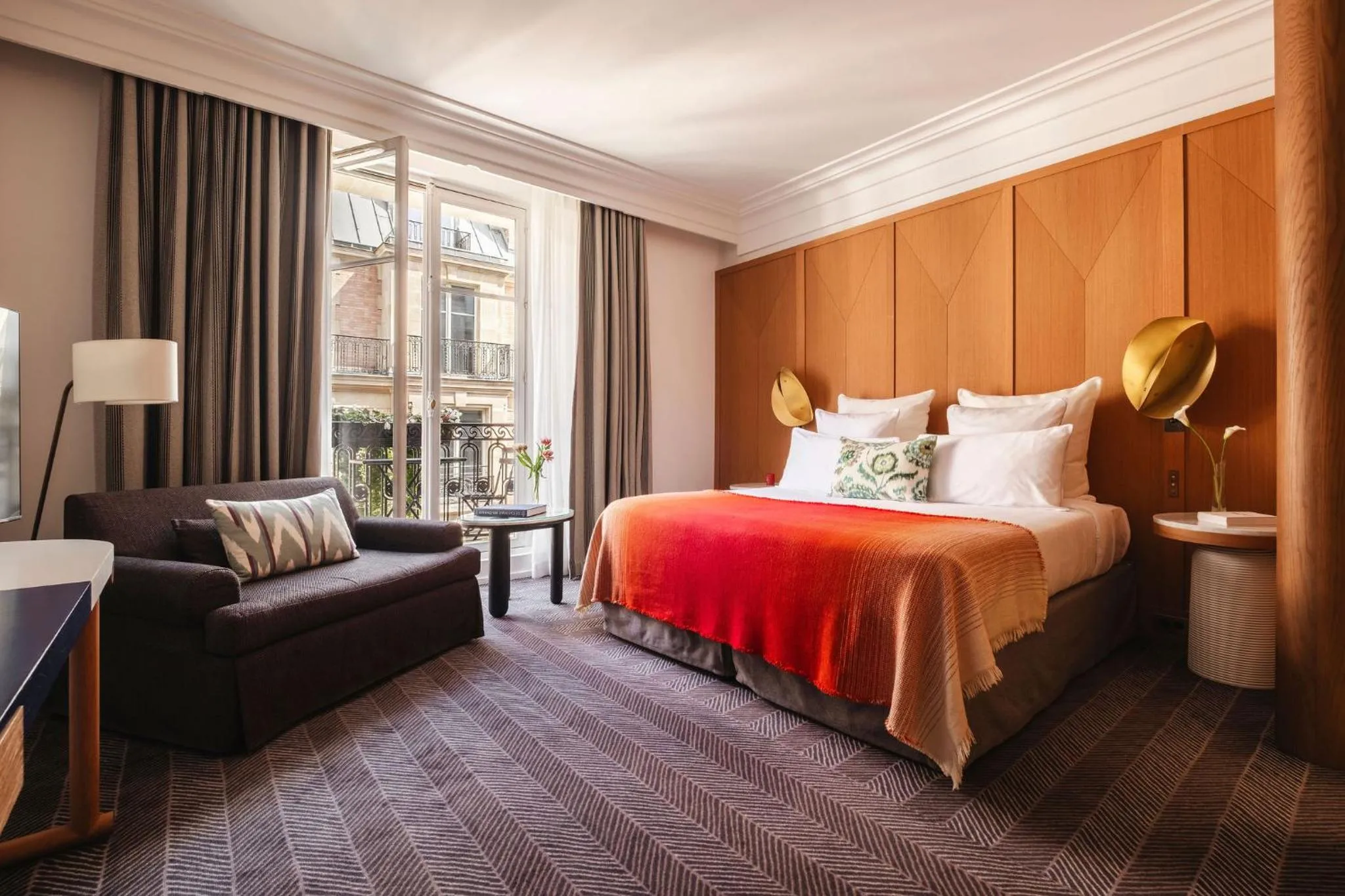 Bedroom, Bed in Hôtel Vernet Champs Elysées Paris
