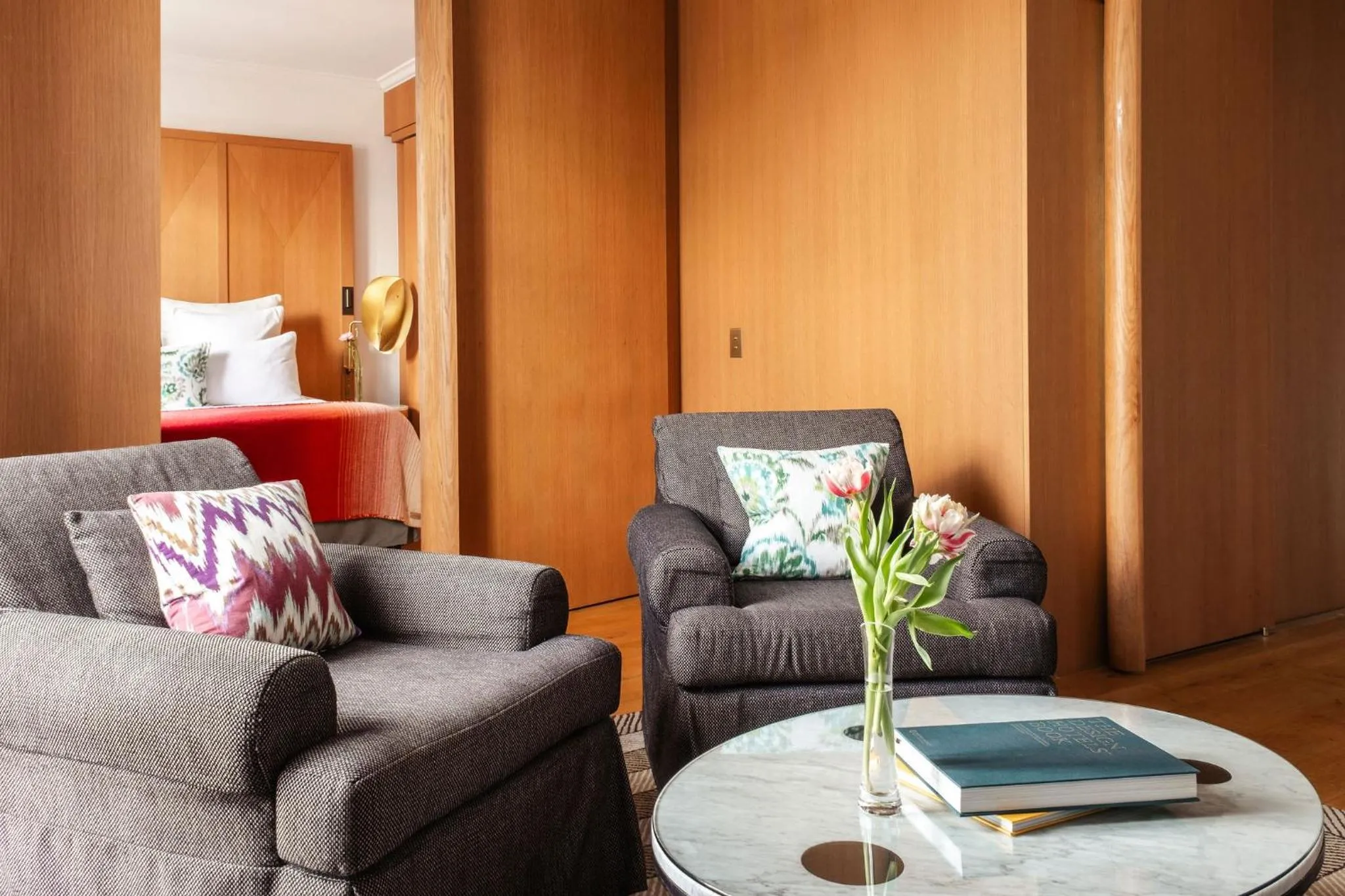 Seating area in Hôtel Vernet Champs Elysées Paris