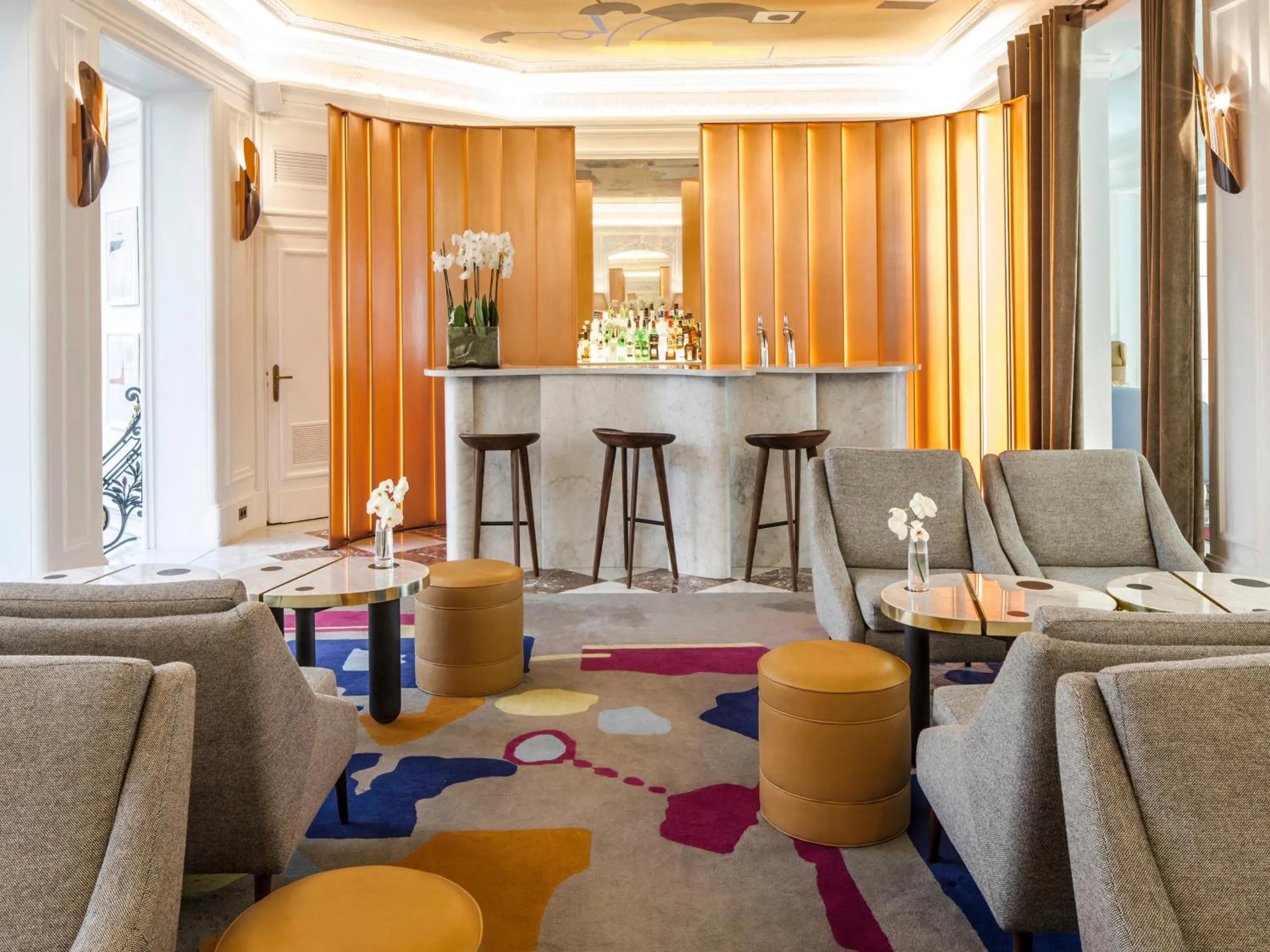 Lounge or bar in Hôtel Vernet Champs Elysées Paris
