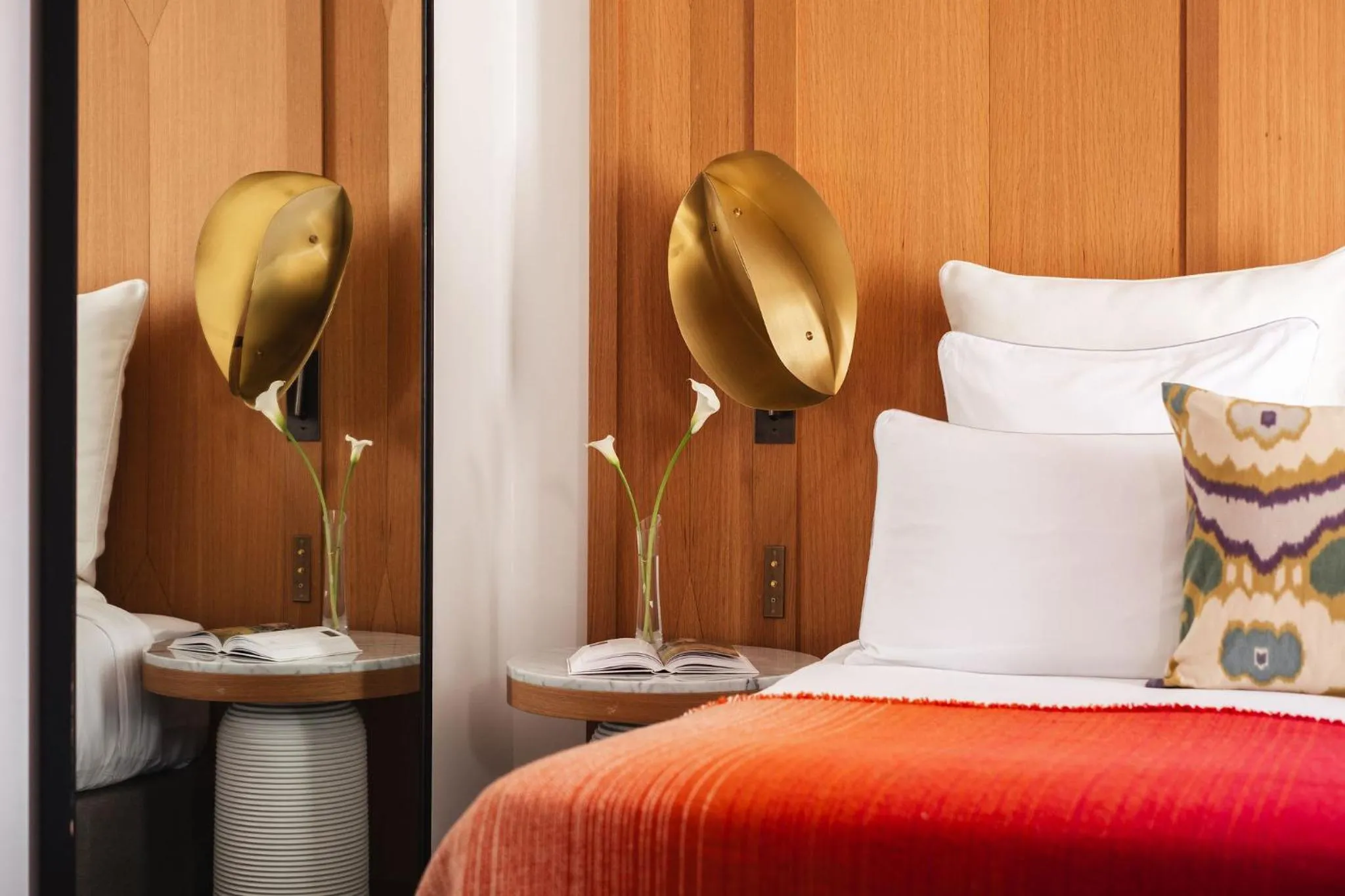 Bedroom, Bed in Hôtel Vernet Champs Elysées Paris
