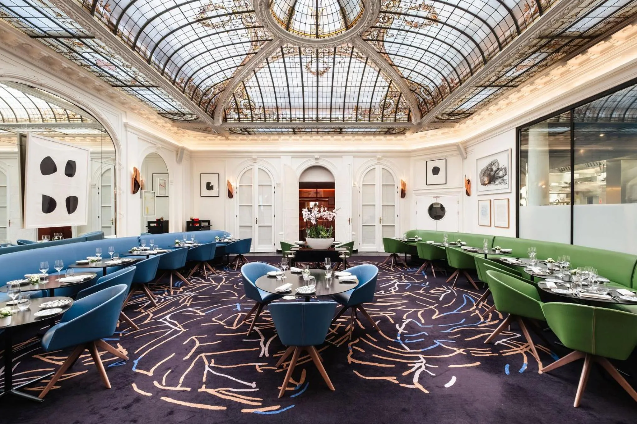 Restaurant/places to eat in Hôtel Vernet Champs Elysées Paris