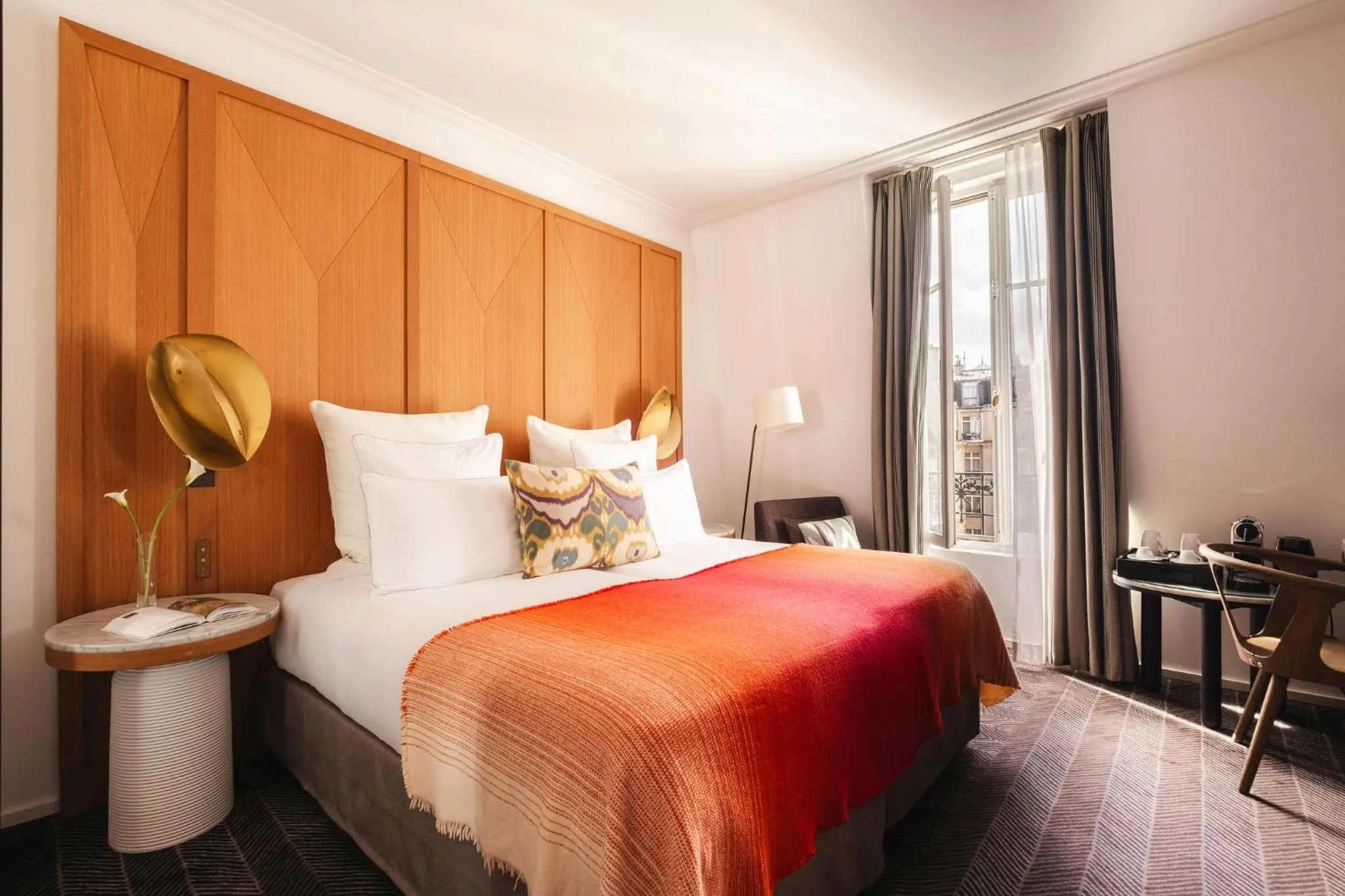 Bedroom, Bed in Hôtel Vernet Champs Elysées Paris