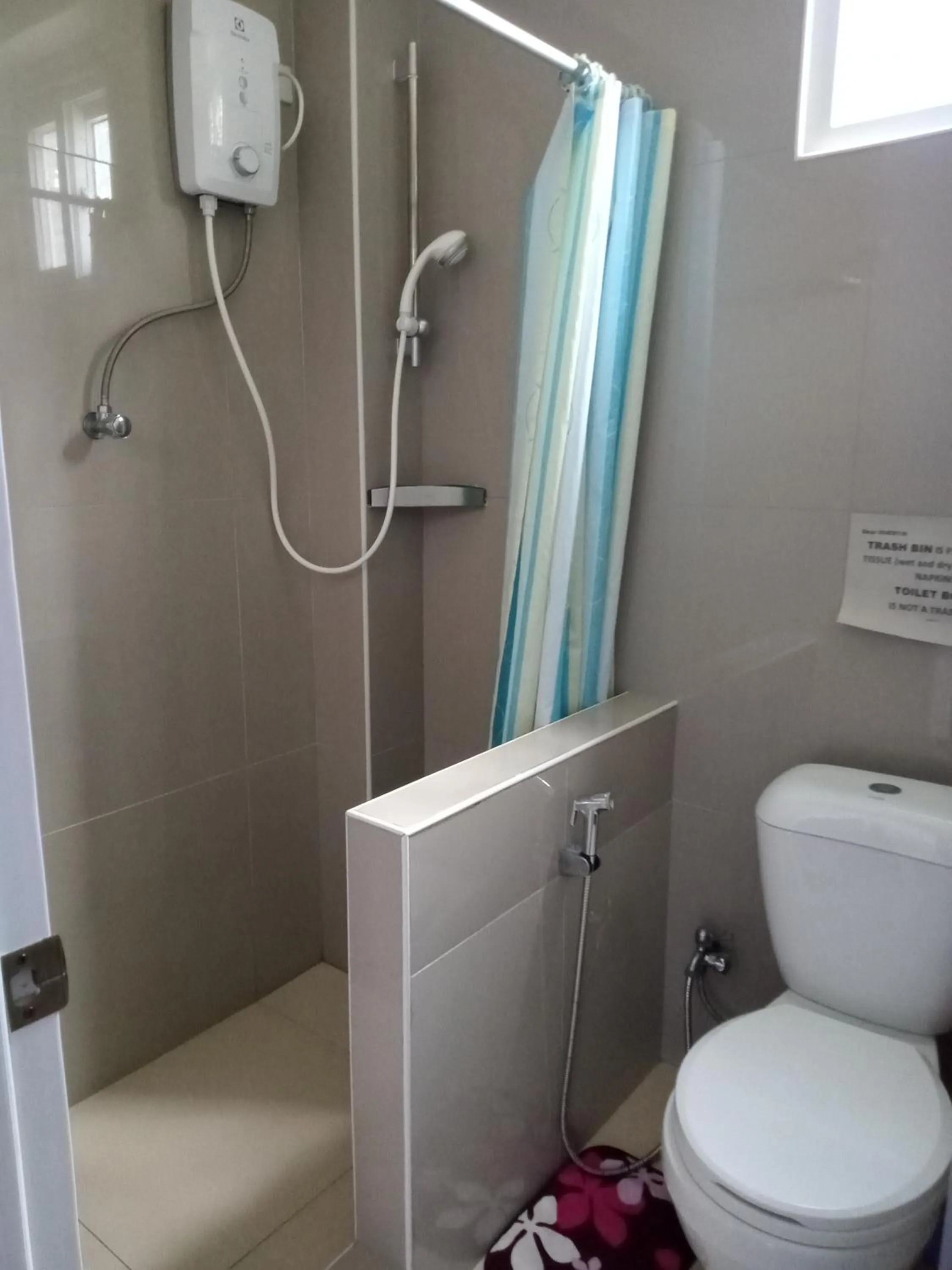 Bathroom in In Dai Aquasports and Beach Resort