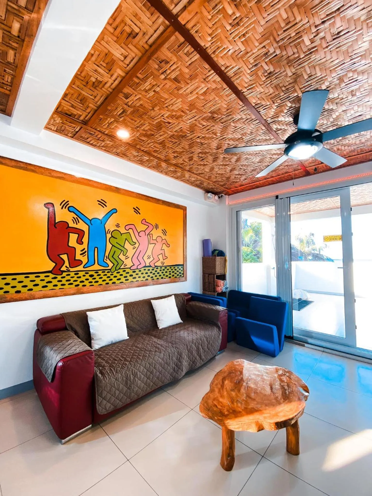 TV and multimedia in In Dai Aquasports and Beach Resort