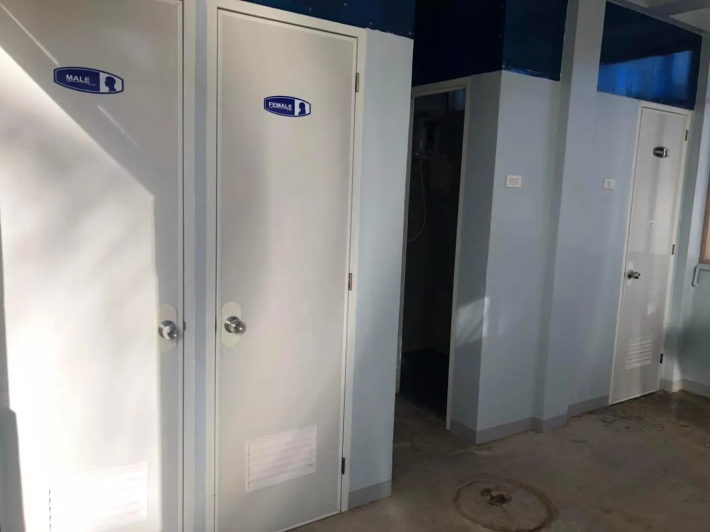 Bathroom in In Dai Aquasports and Beach Resort