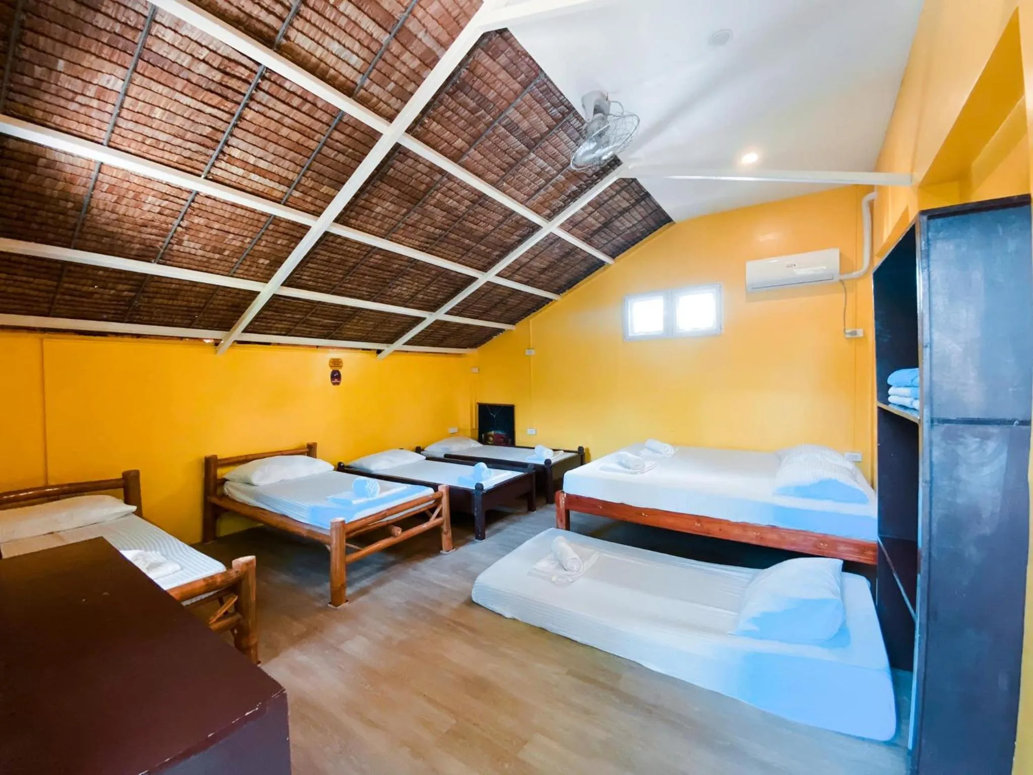 Bed in In Dai Aquasports and Beach Resort