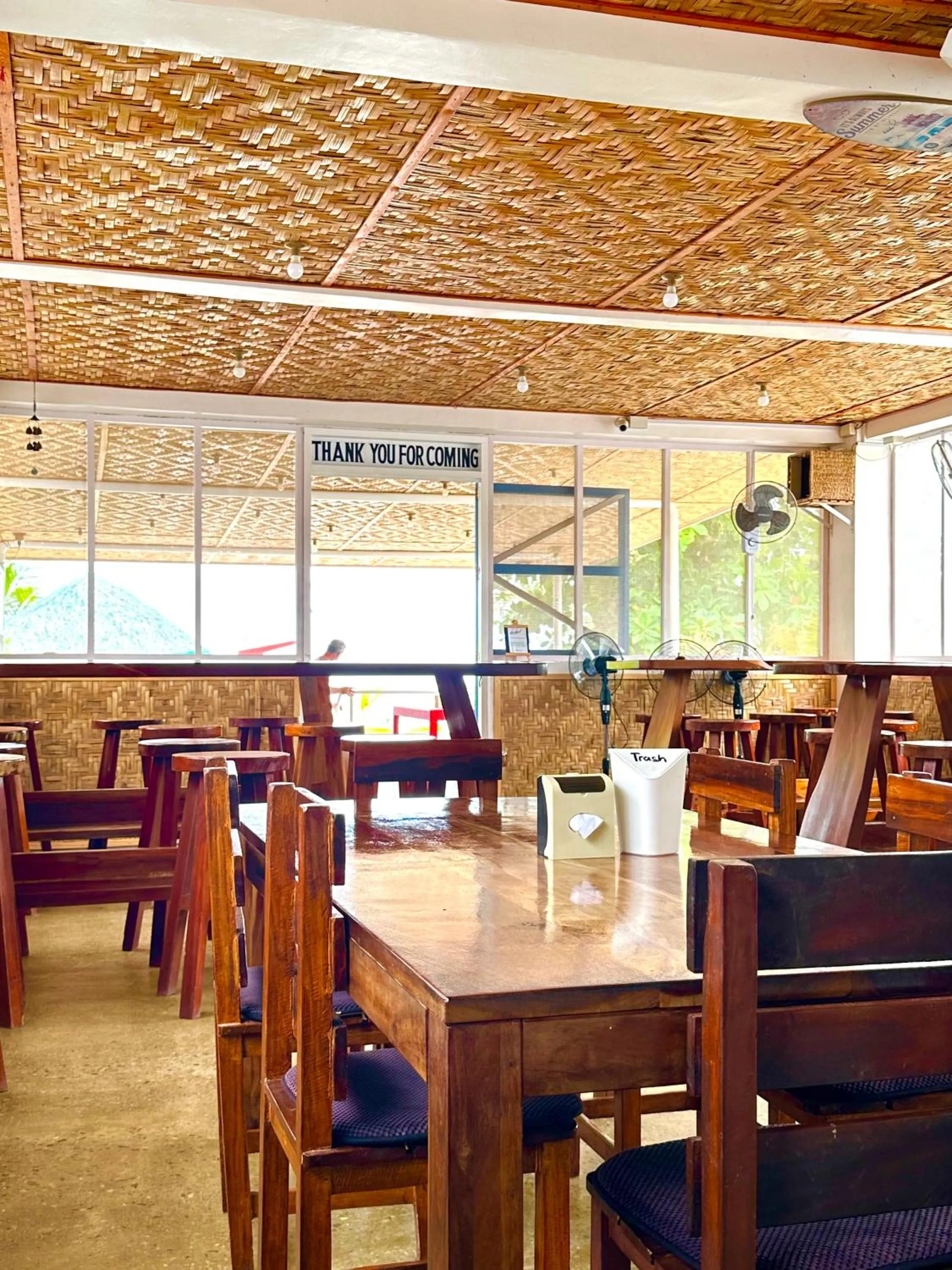 Restaurant/places to eat in In Dai Aquasports and Beach Resort