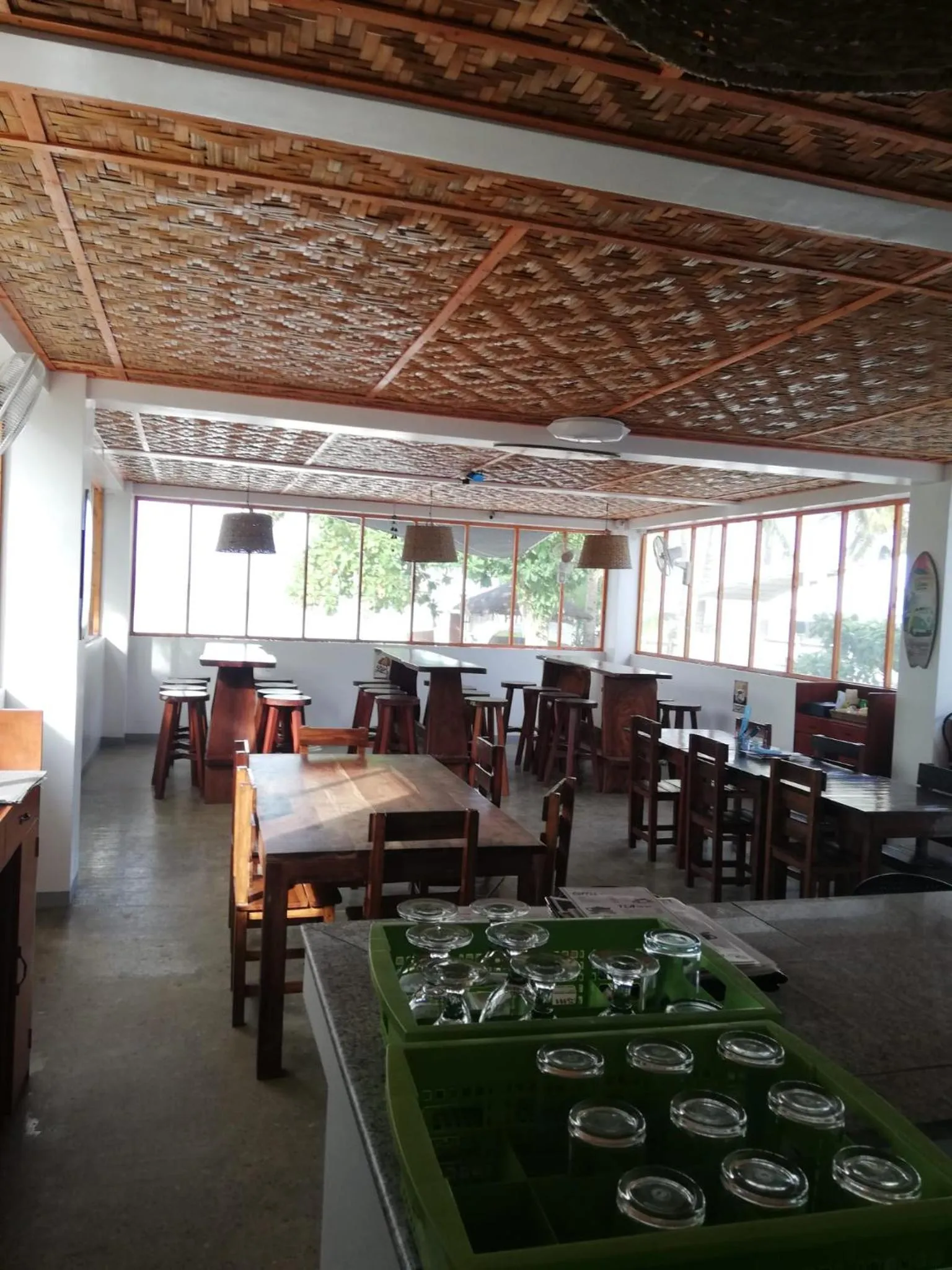 Restaurant/places to eat in In Dai Aquasports and Beach Resort