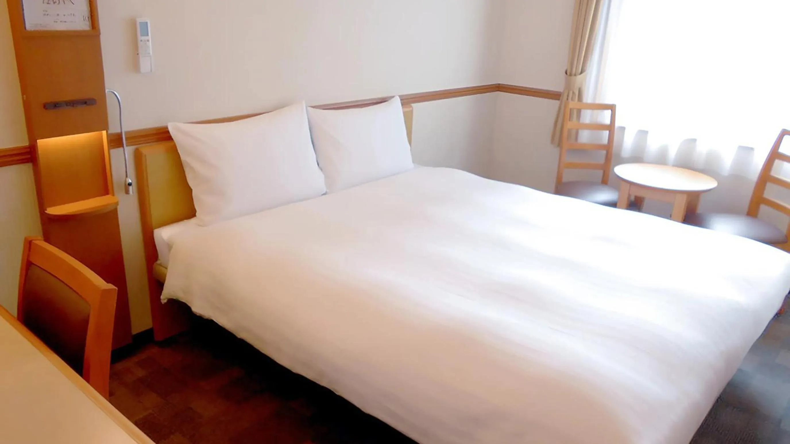 Bedroom, Bed in Toyoko Inn Shin-yamaguchi-eki Shinkansen-guchi