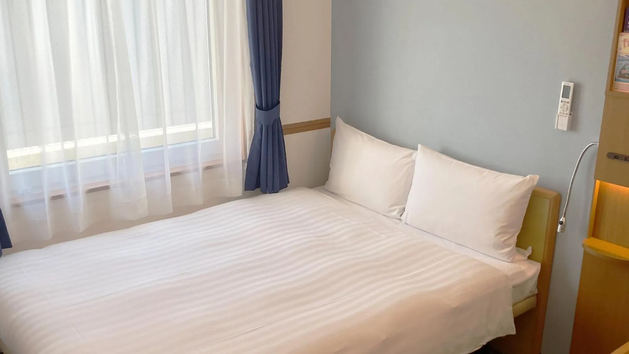 Bedroom, Bed in Toyoko Inn Shin-yamaguchi-eki Shinkansen-guchi