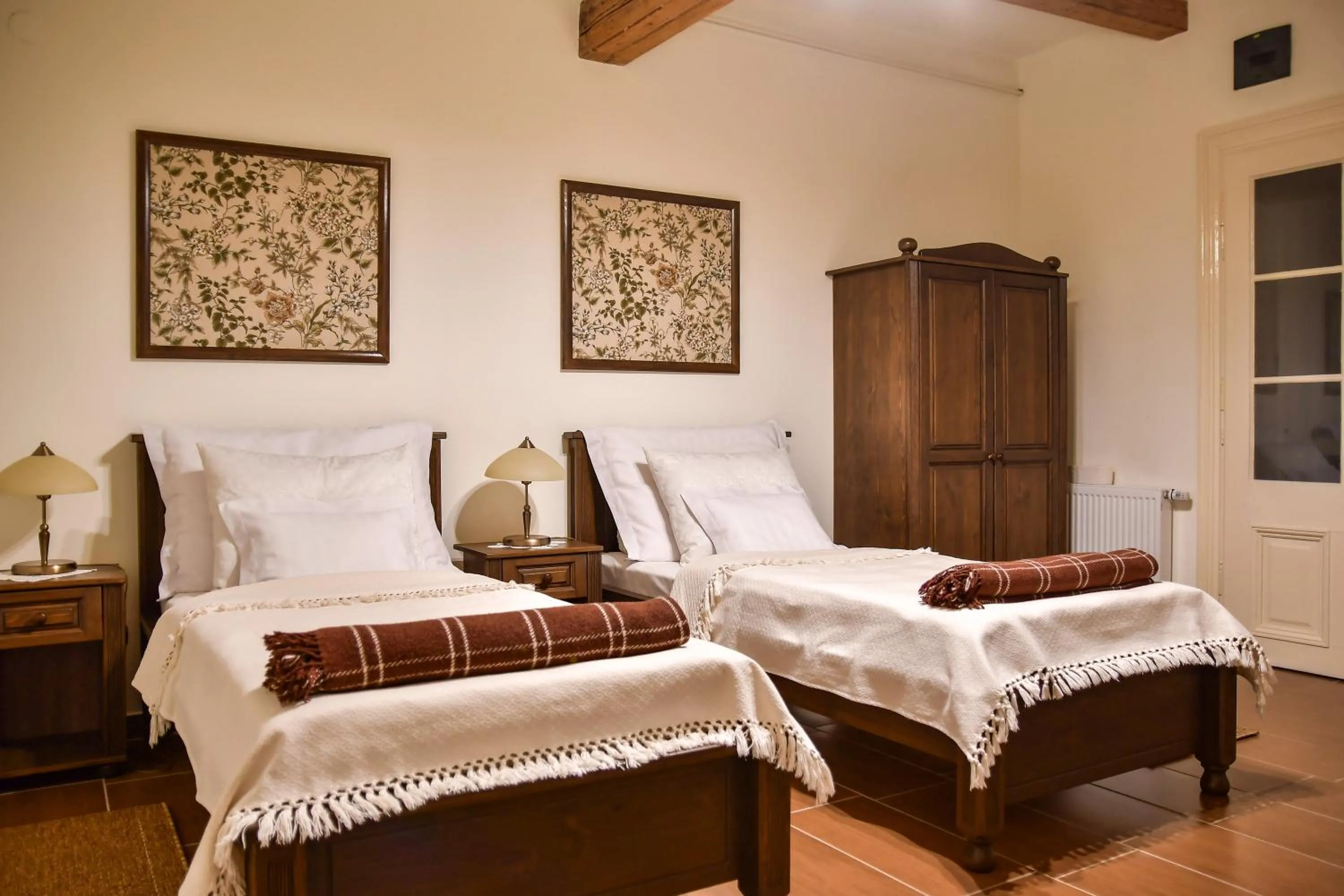 Twin Room - single occupancy in Szin-es Vendeghaz