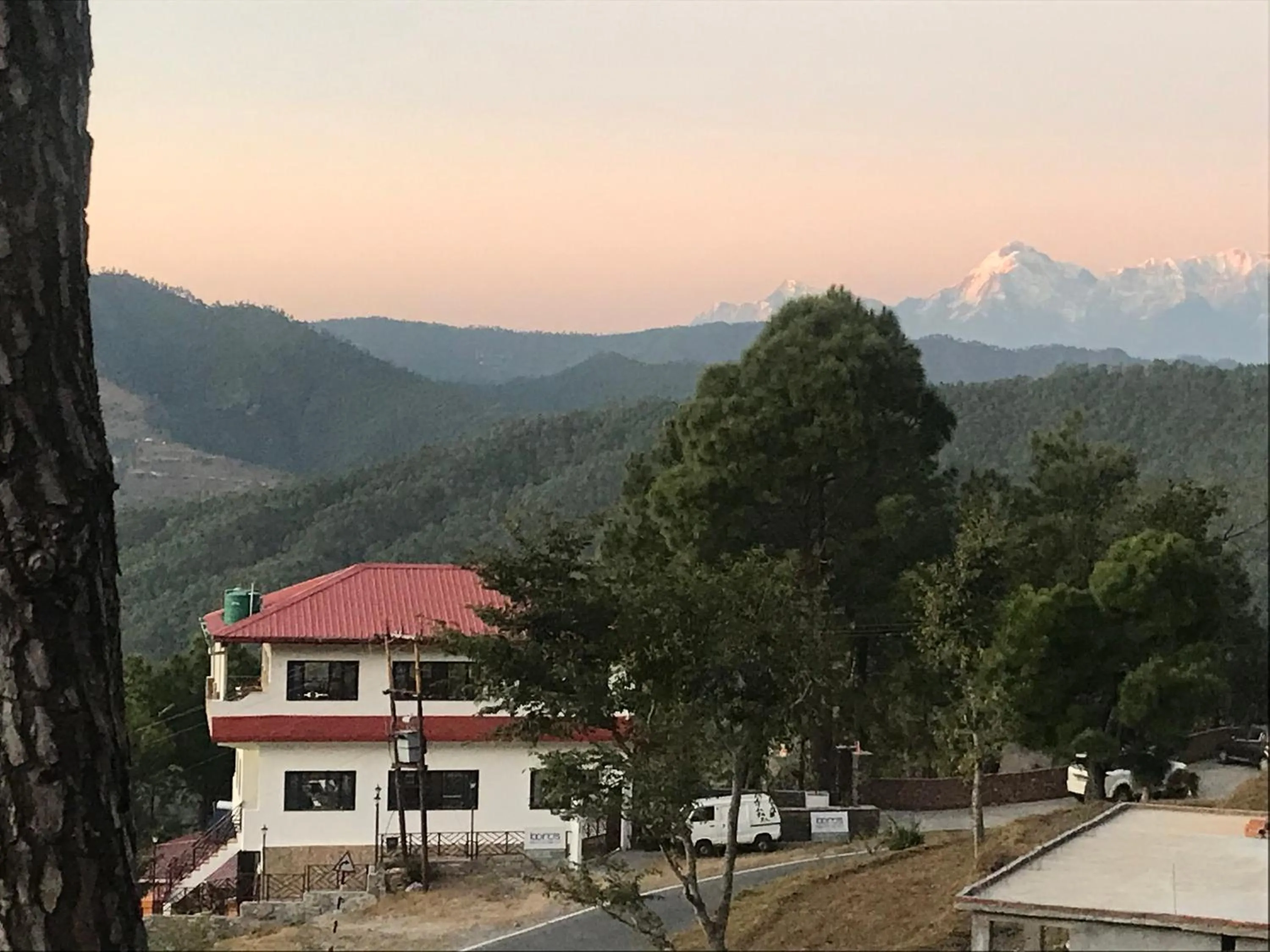 Mountain view in Boros Resorts Binsar