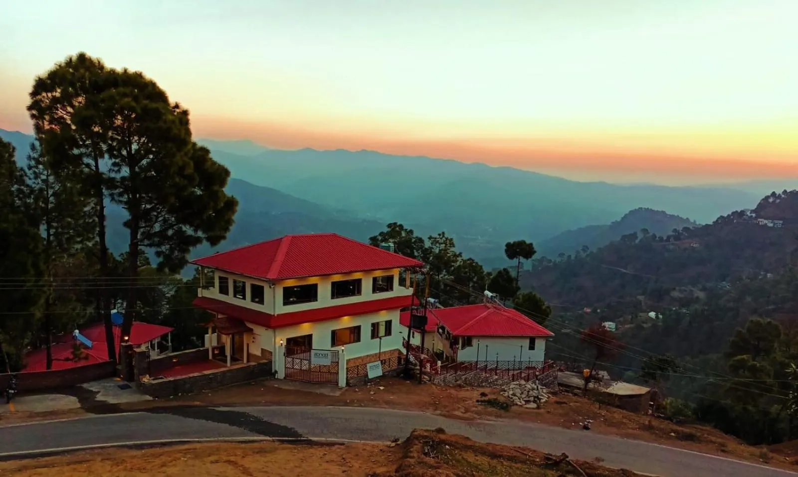 Mountain view in Boros Resorts Binsar