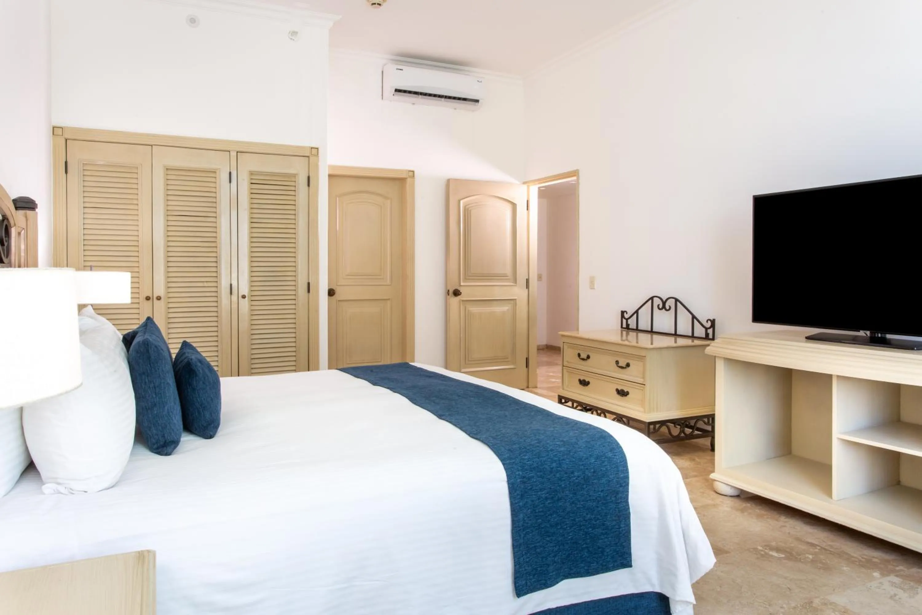 Bedroom, Bed in Sandos Cancún All Inclusive - Adults Only