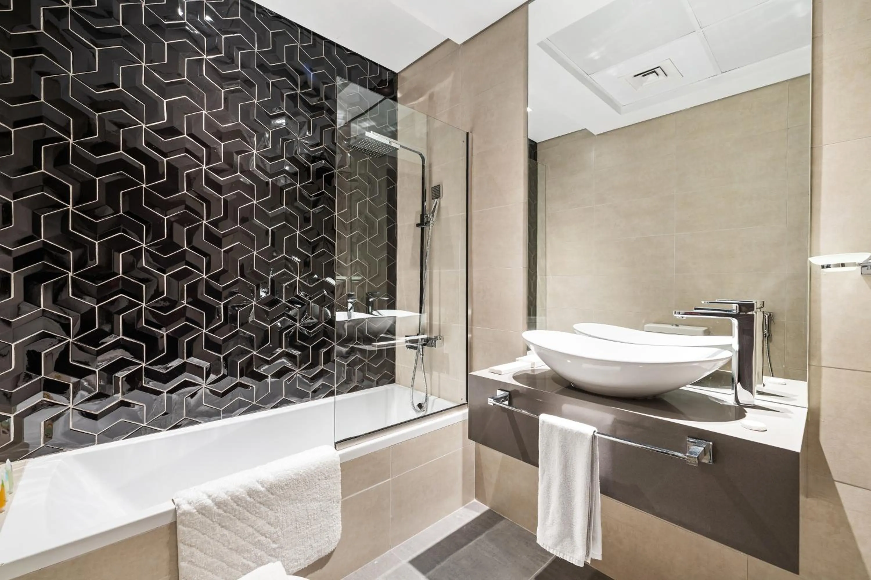 Unlock Metropolis Business Bay