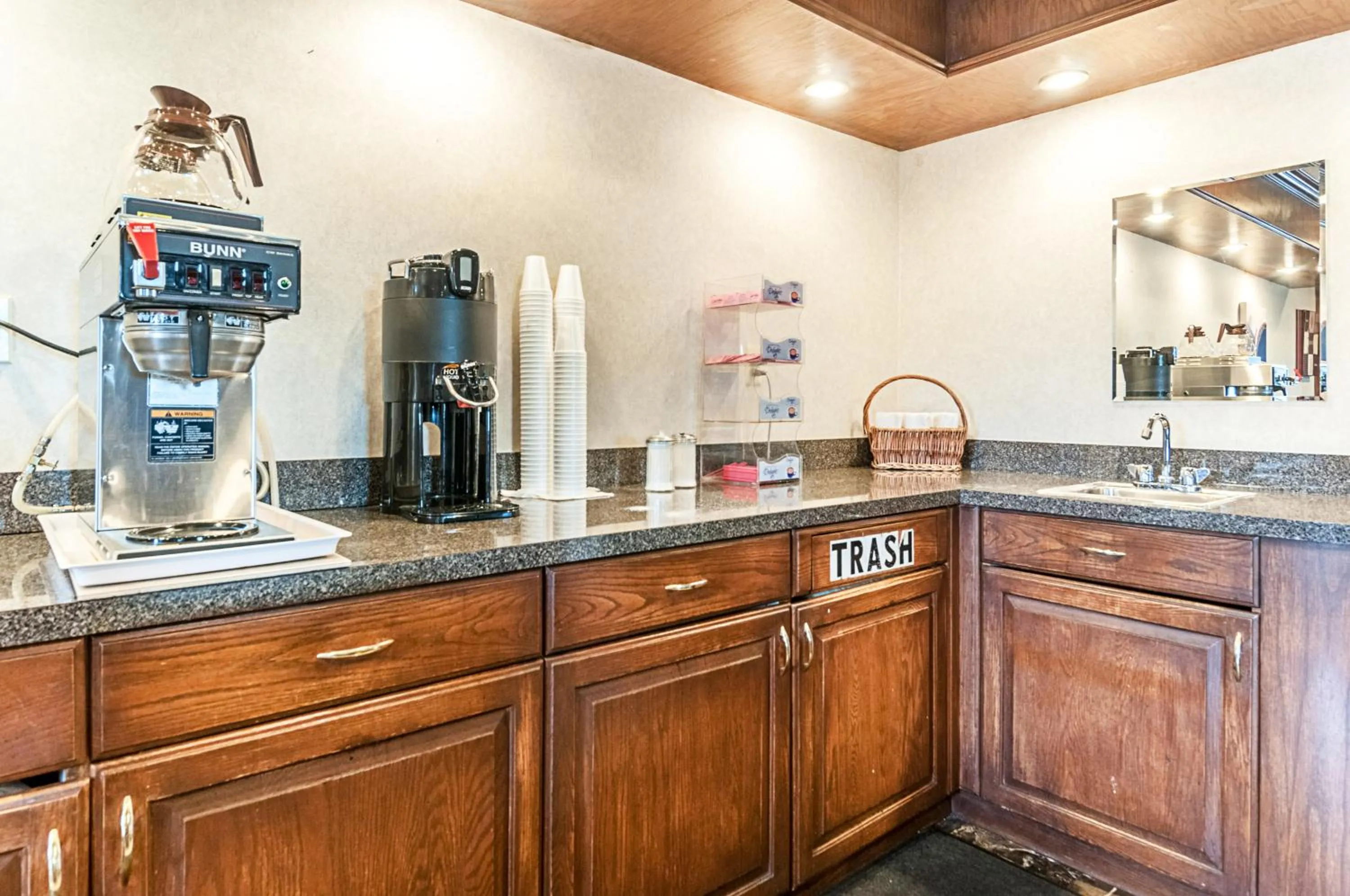 Lobby or reception in Motel 6-Southgate, MI - Detroit