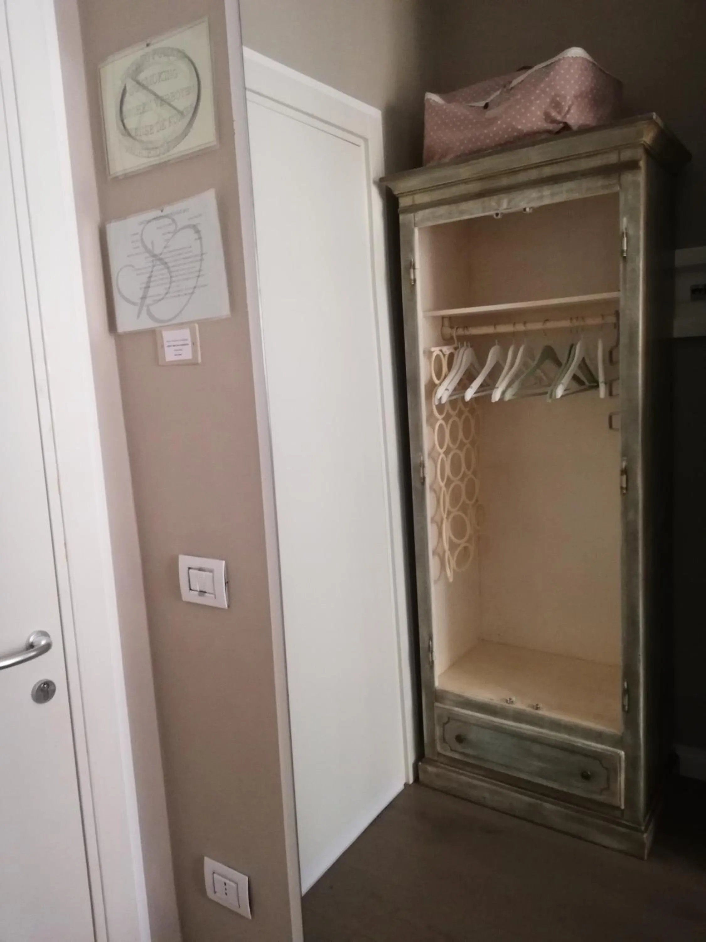 wardrobe in B & B San Domenico