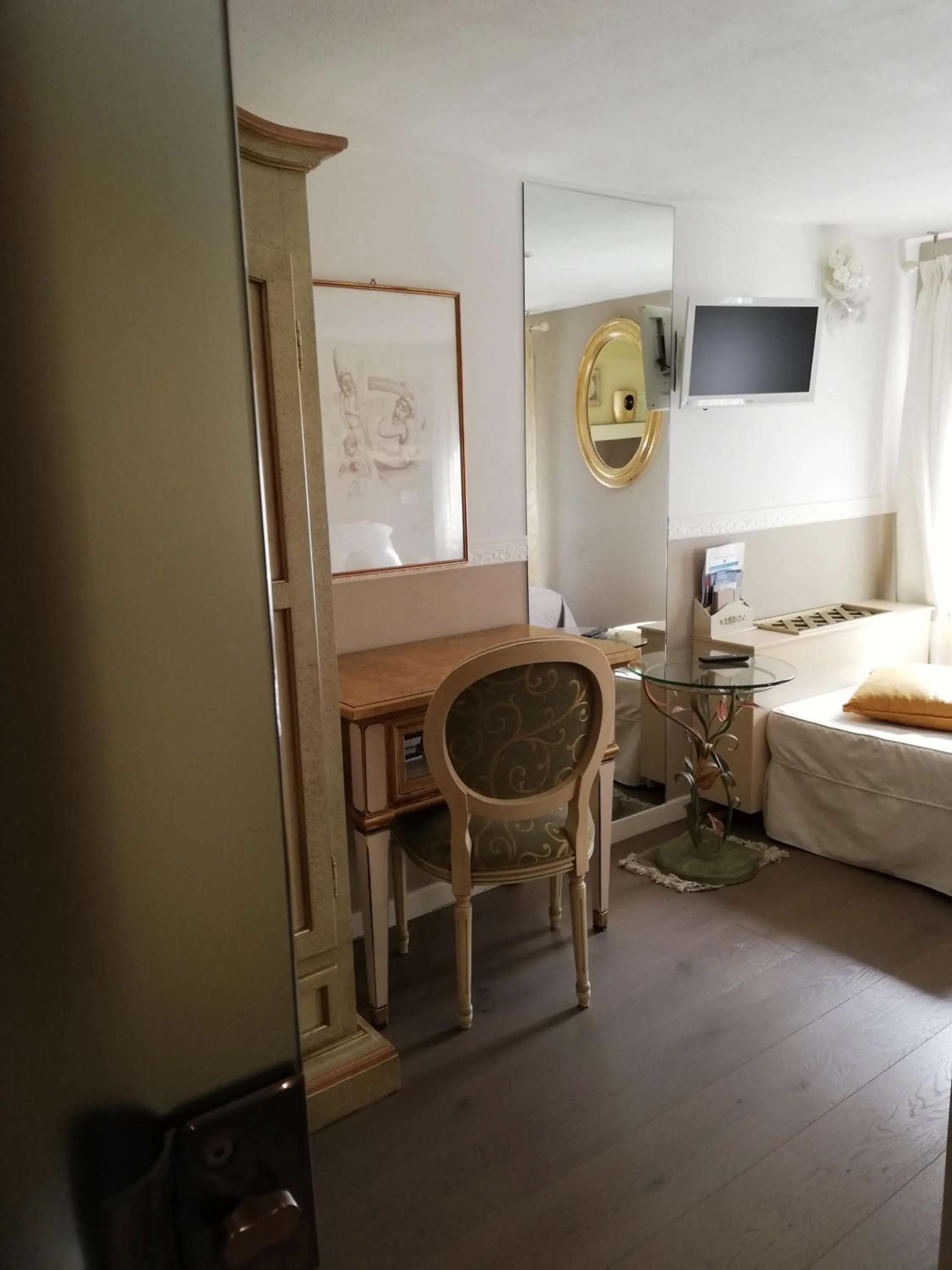 TV and multimedia, Bed in B & B San Domenico