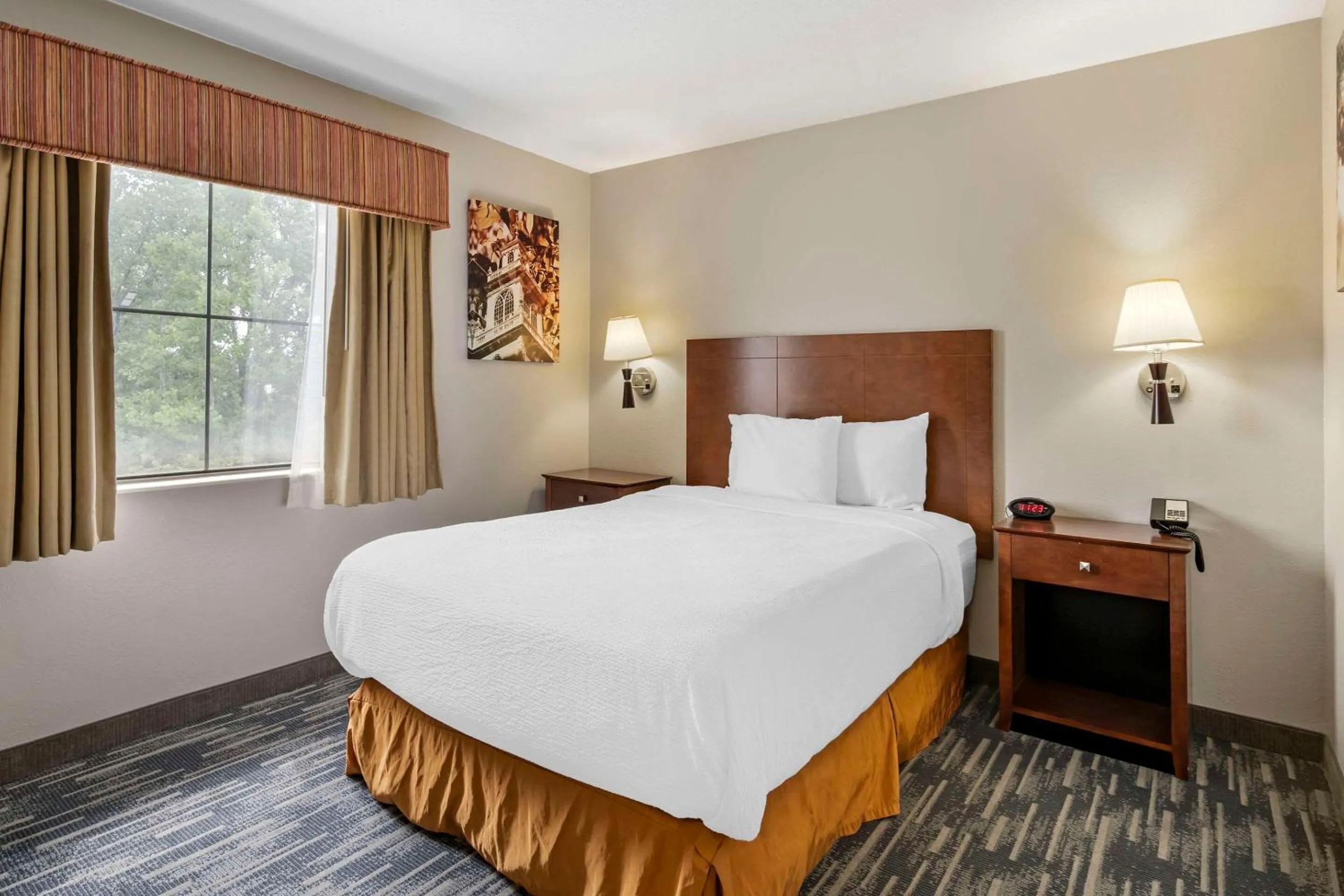 Bedroom, Bed in Country Inn & Suites by Radisson, Pickerington, OH