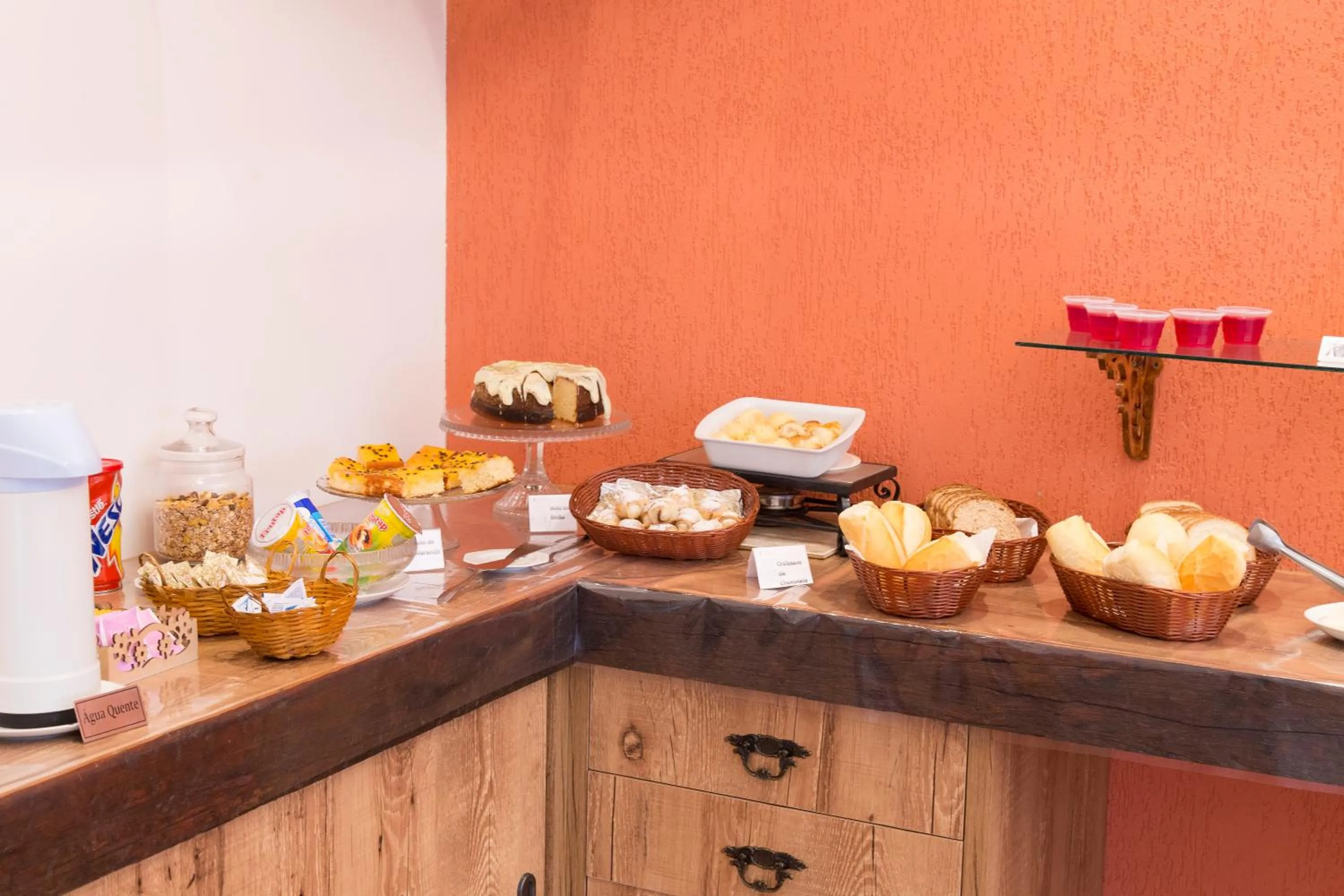 Food and drinks in Pousada Recanto Feliz