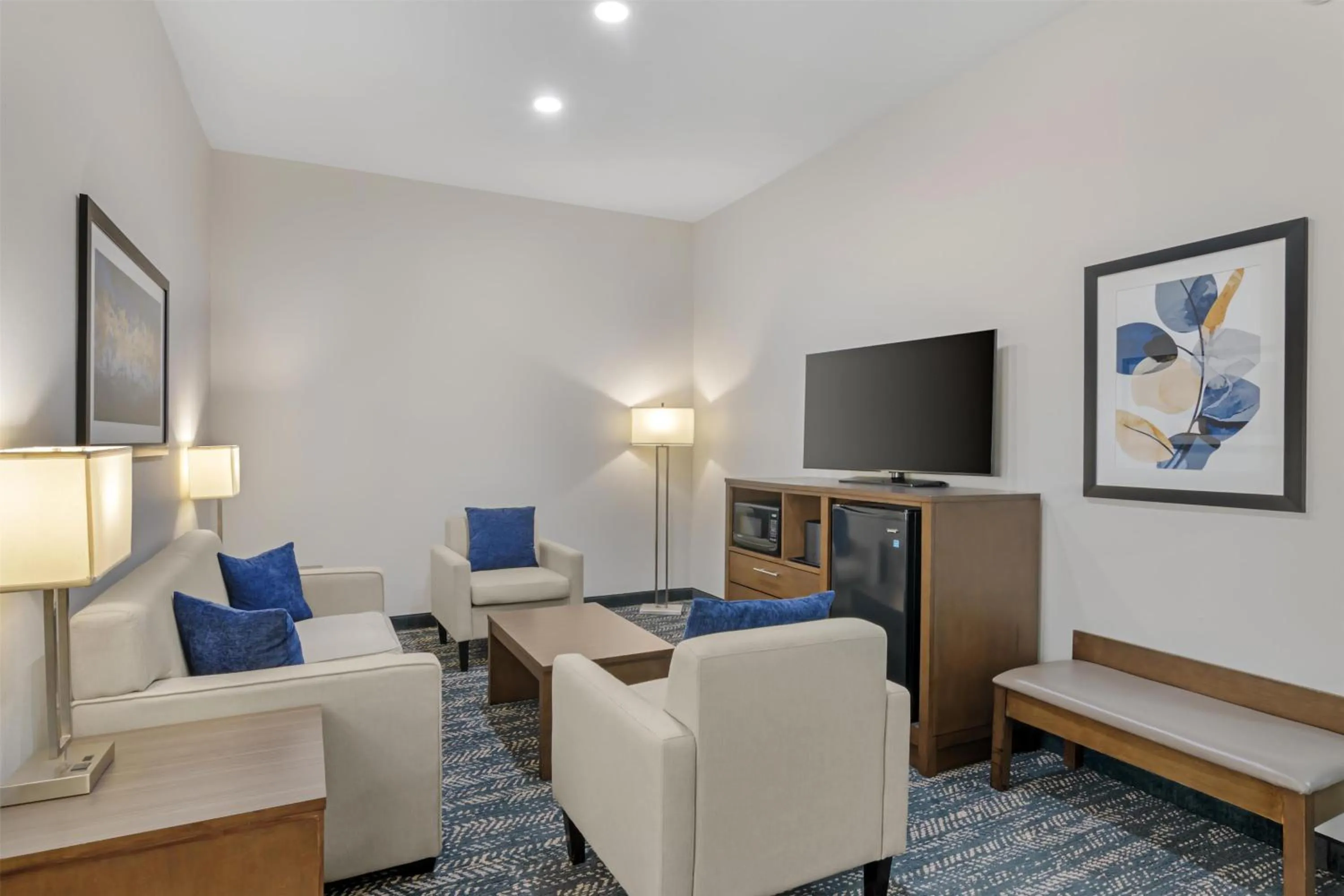 Bedroom in Best Western Plus Washington Hotel