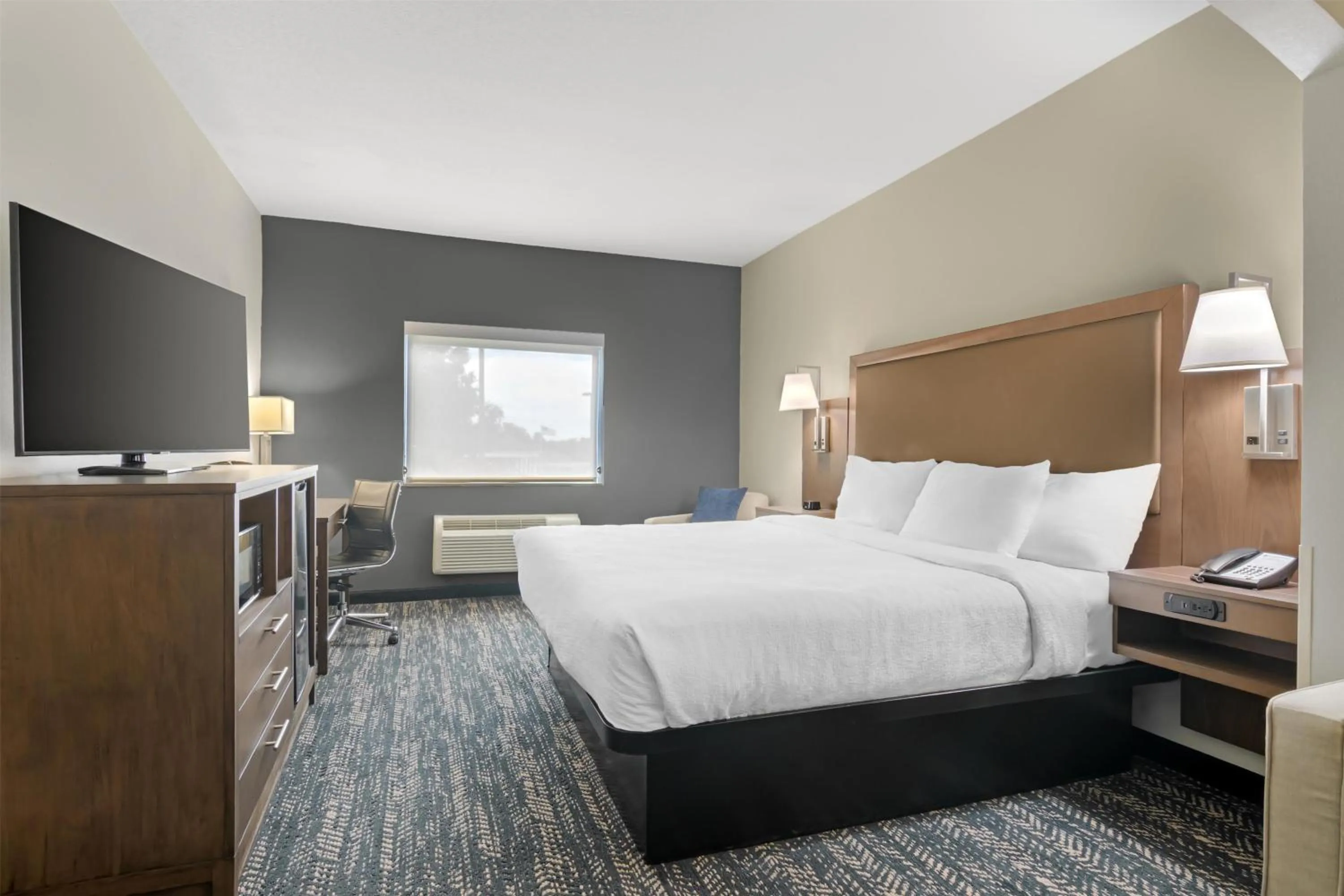 Bedroom, Bed in Best Western Plus Washington Hotel