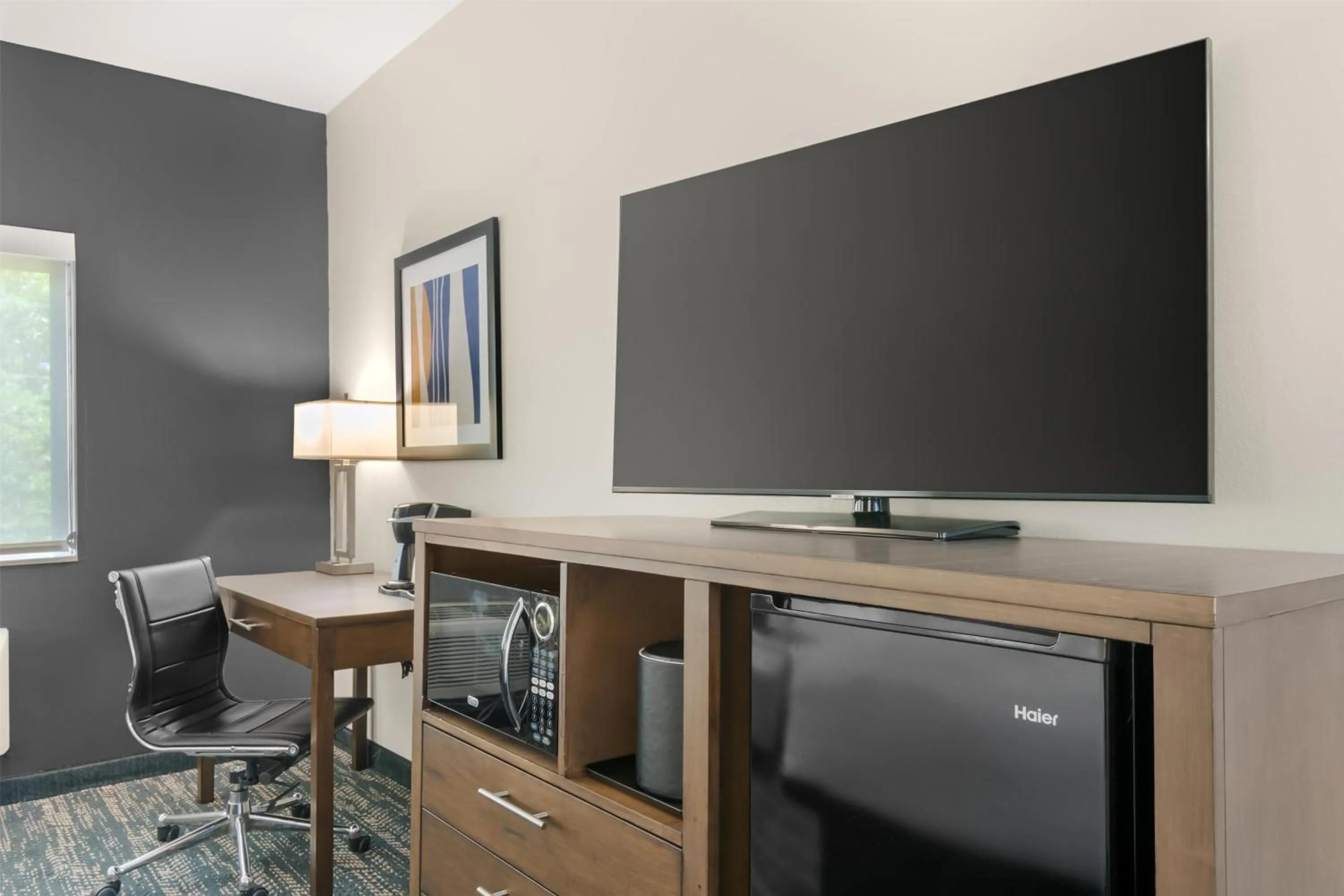 Bedroom in Best Western Plus Washington Hotel