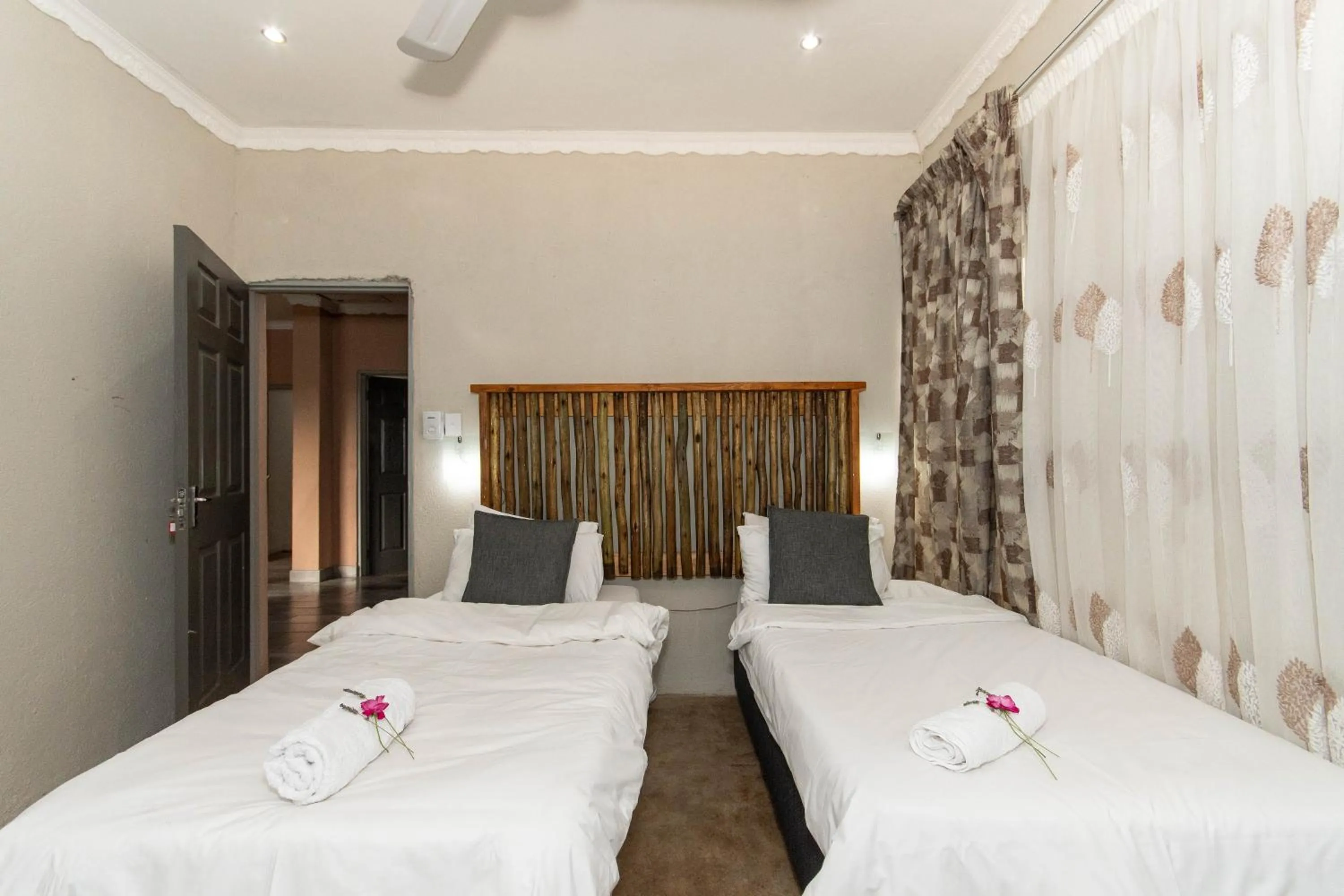 Bedroom, Bed in Woodpeckers Guest House