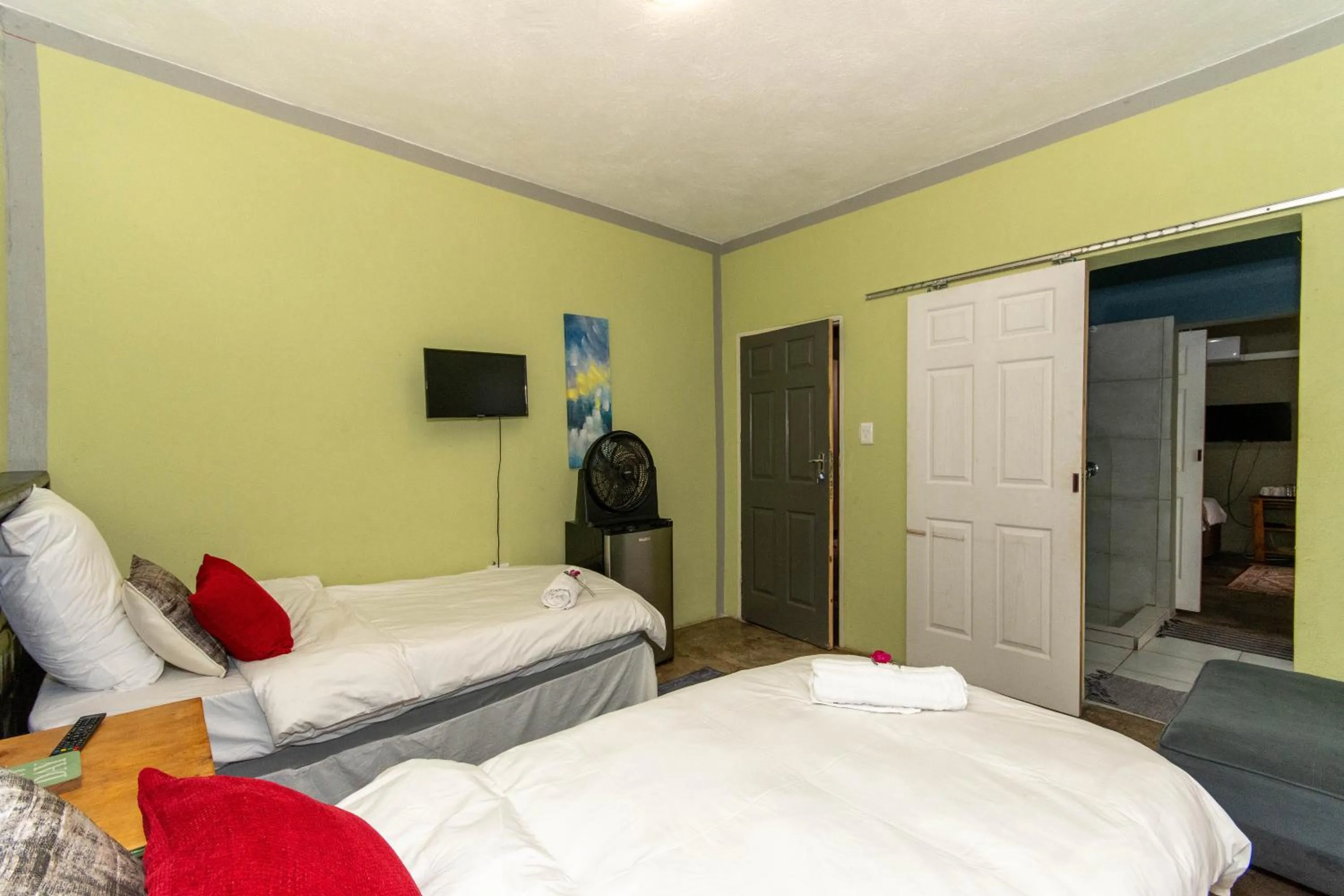 TV and multimedia, Bed in Woodpeckers Guest House