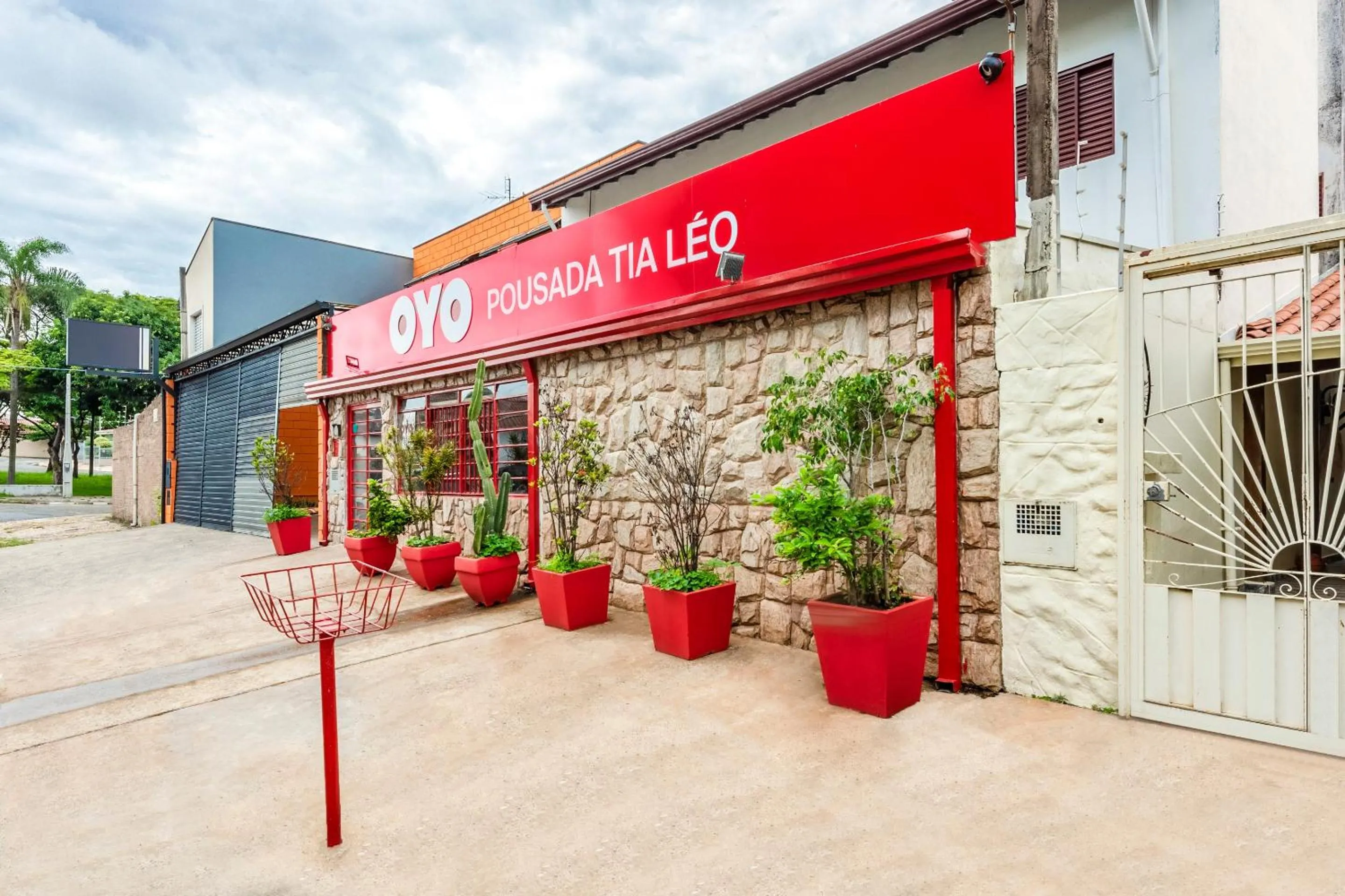Facade/entrance in OYO Pousada Tia Léo Campinas
