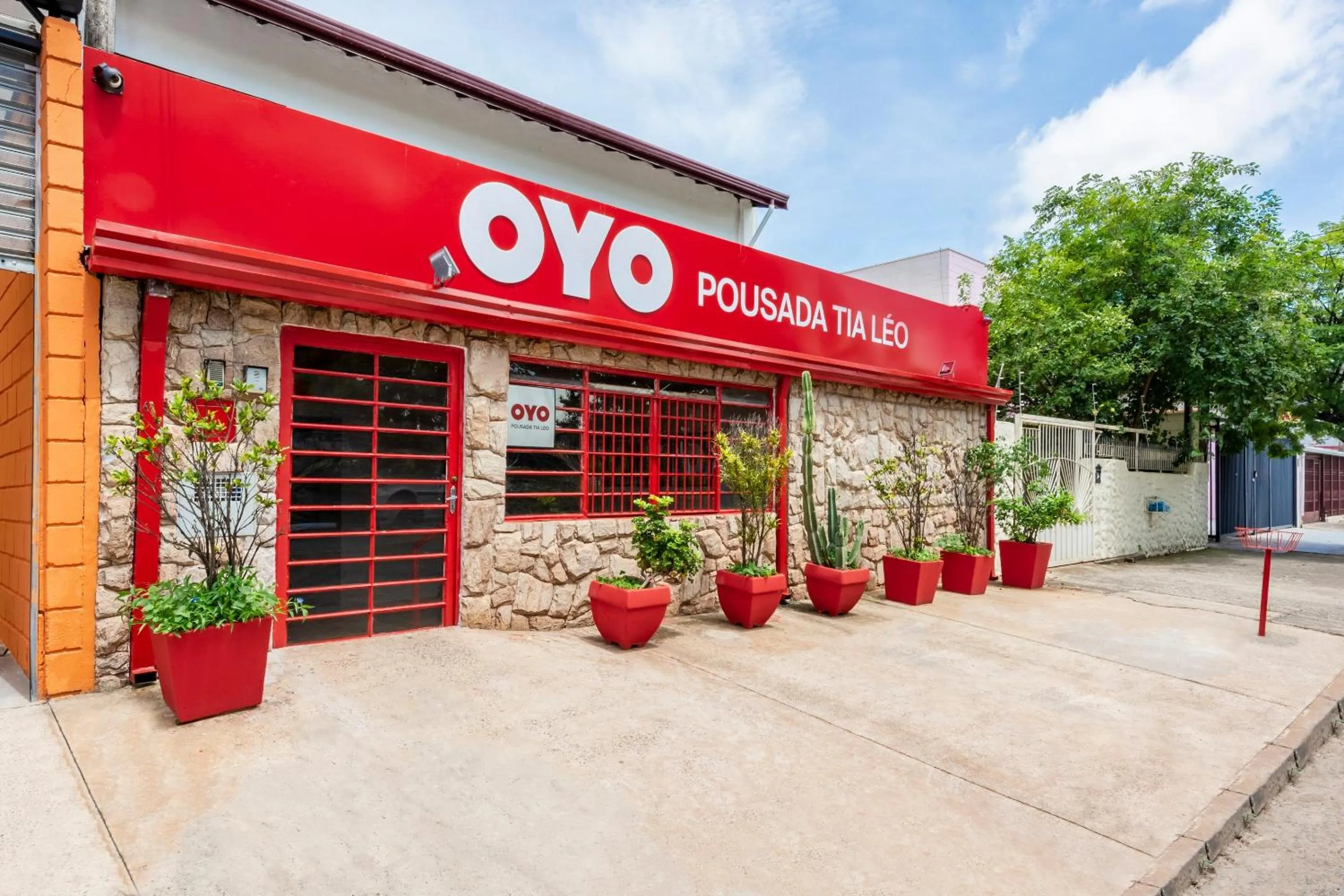 Facade/entrance in OYO Pousada Tia Léo Campinas