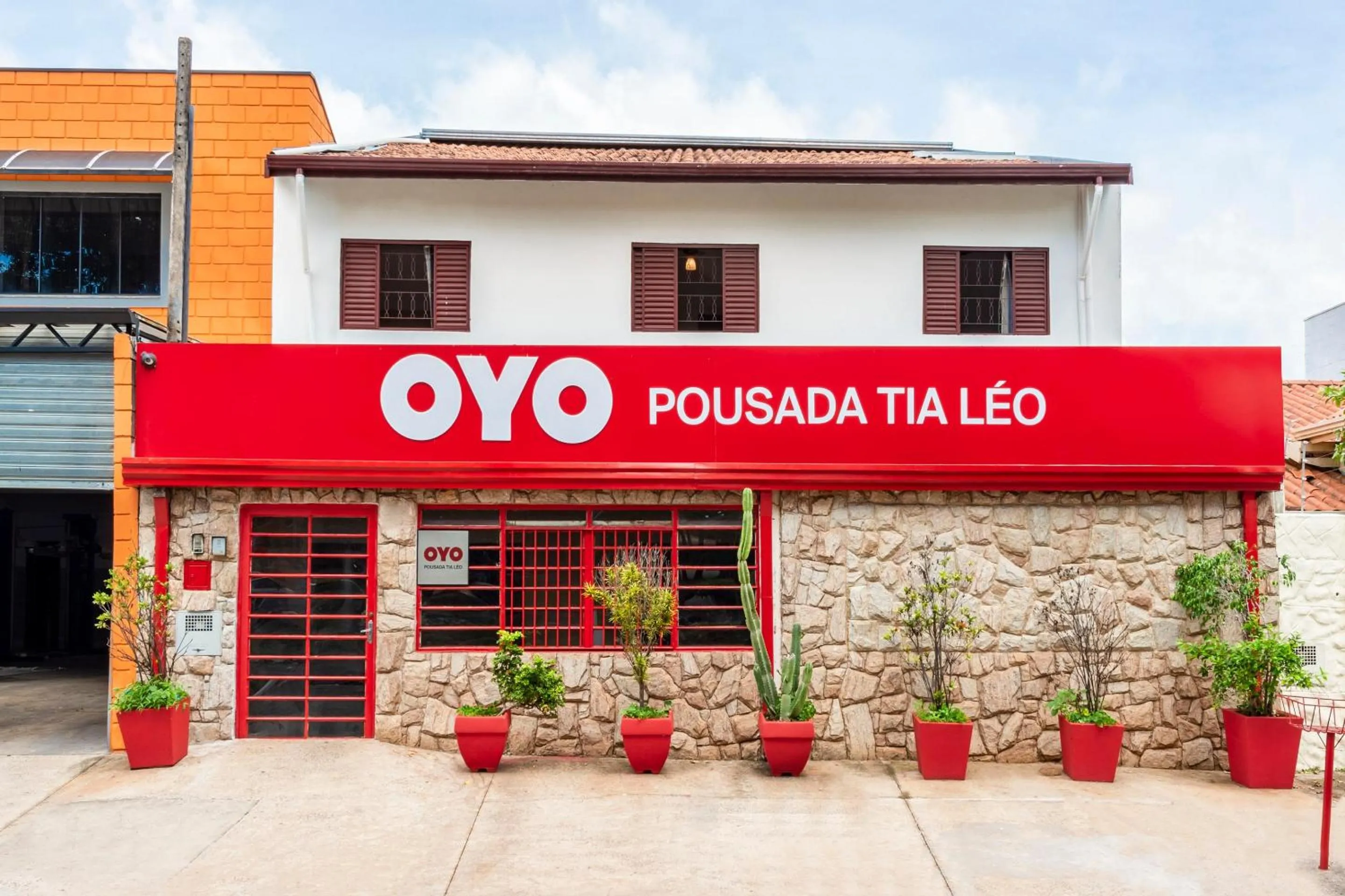Facade/entrance in OYO Pousada Tia Léo Campinas