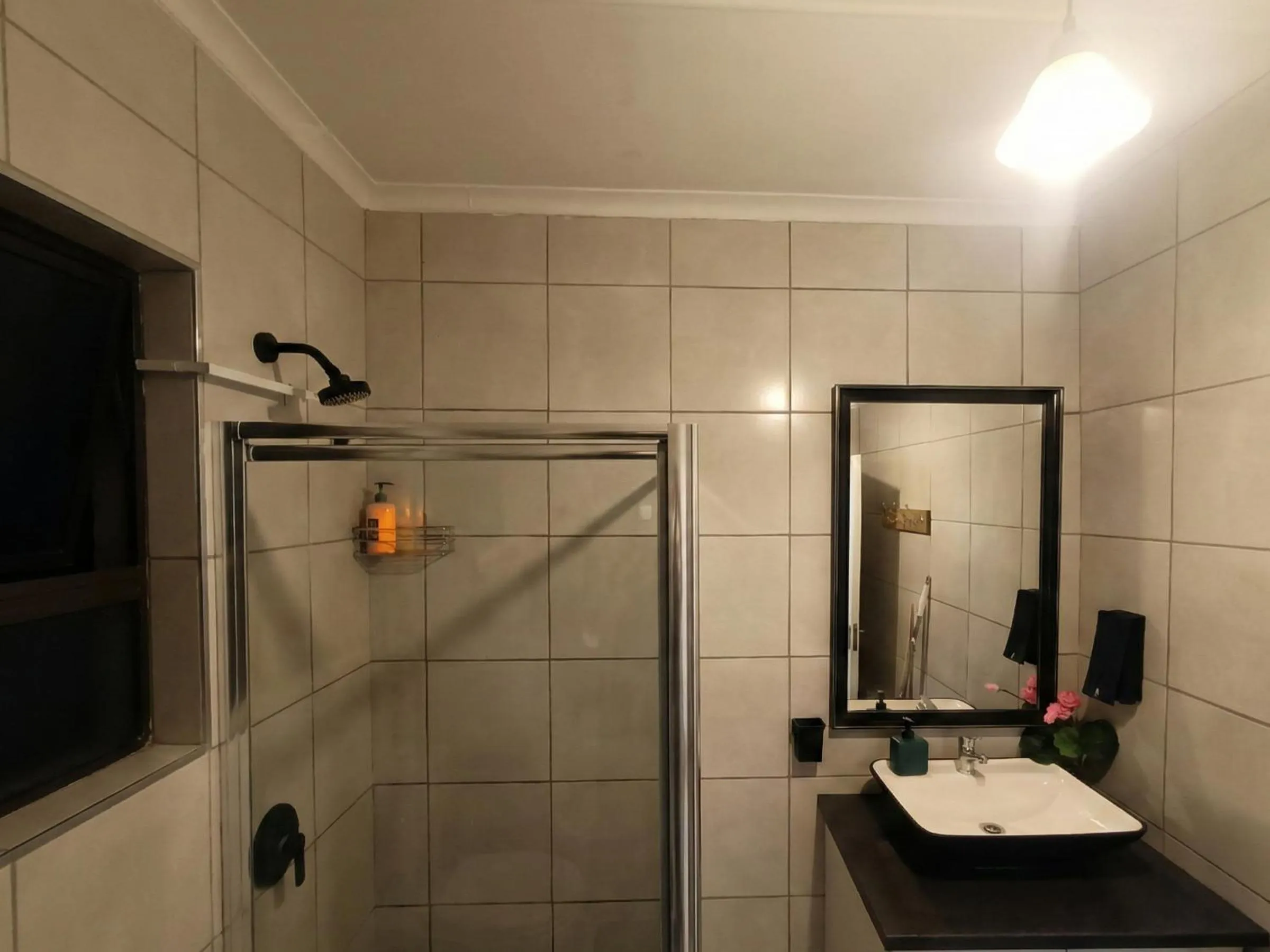 Shower in Zur See - No Loadshedding