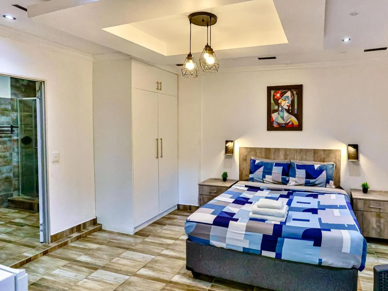 Photo of the whole room, Bed in Zur See - No Loadshedding