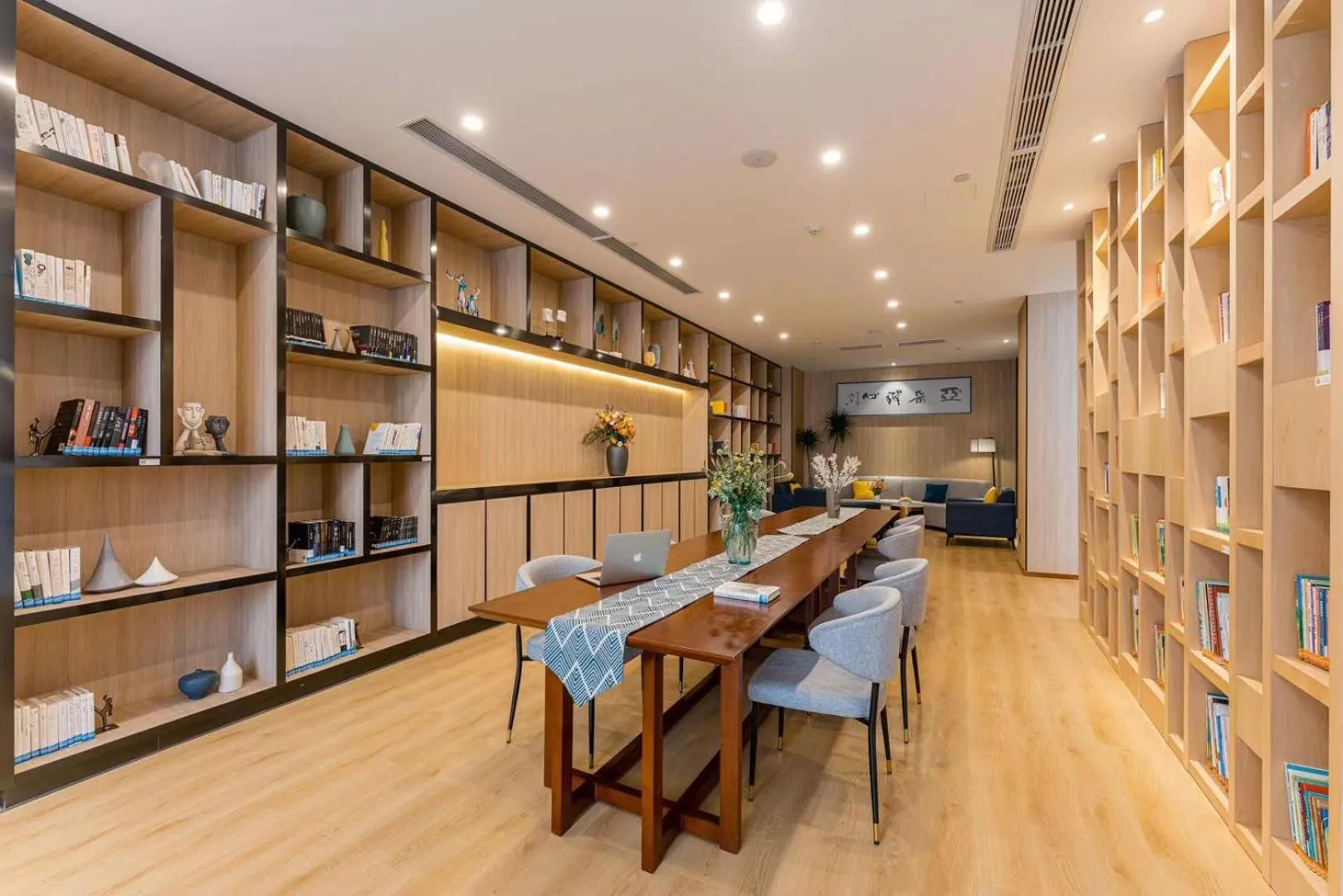 Seating area in Atour Hotel Hangzhou Chongxian Banshan