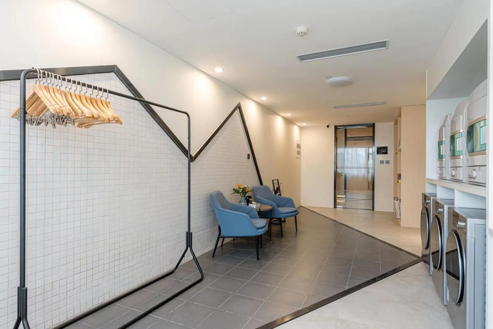 washing machine in Atour Hotel Hangzhou Chongxian Banshan